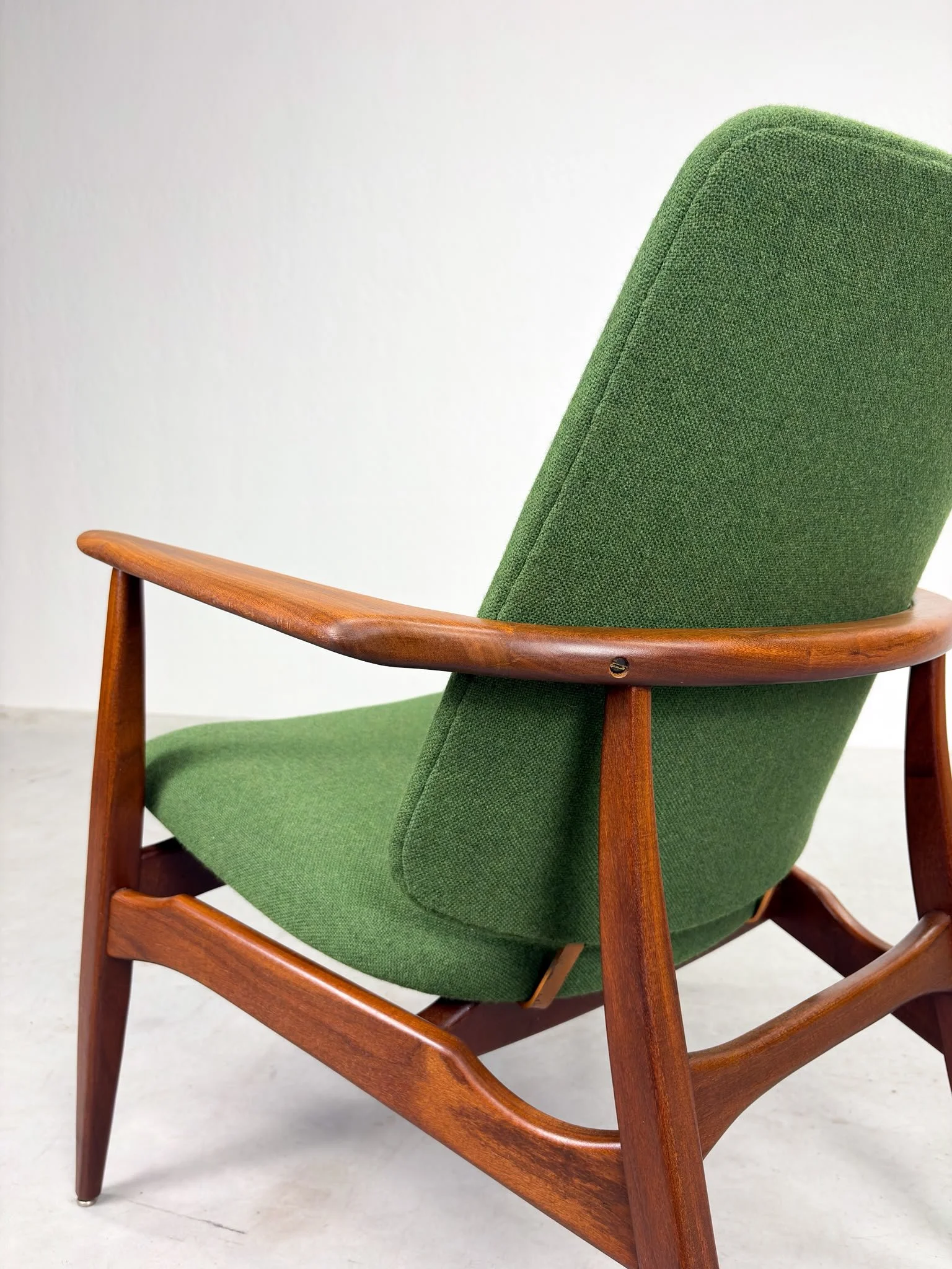 'Tolga' Fauteuil van Louis van Teeffelen voor Wébé (6).jpeg