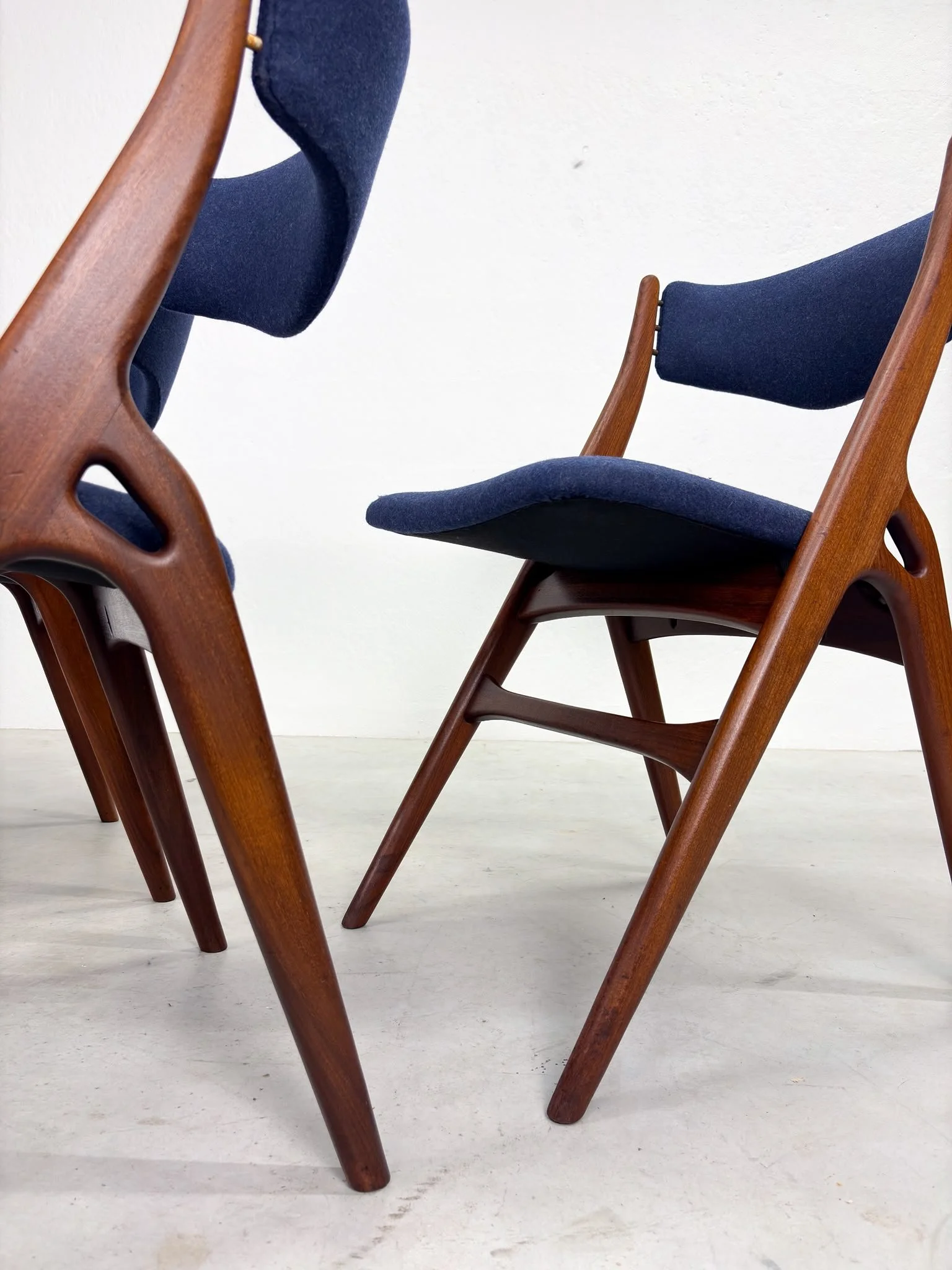 Set 'Aska' Eetkamerstoelen van Louis van Teeffelen voor Wébé (8).jpeg