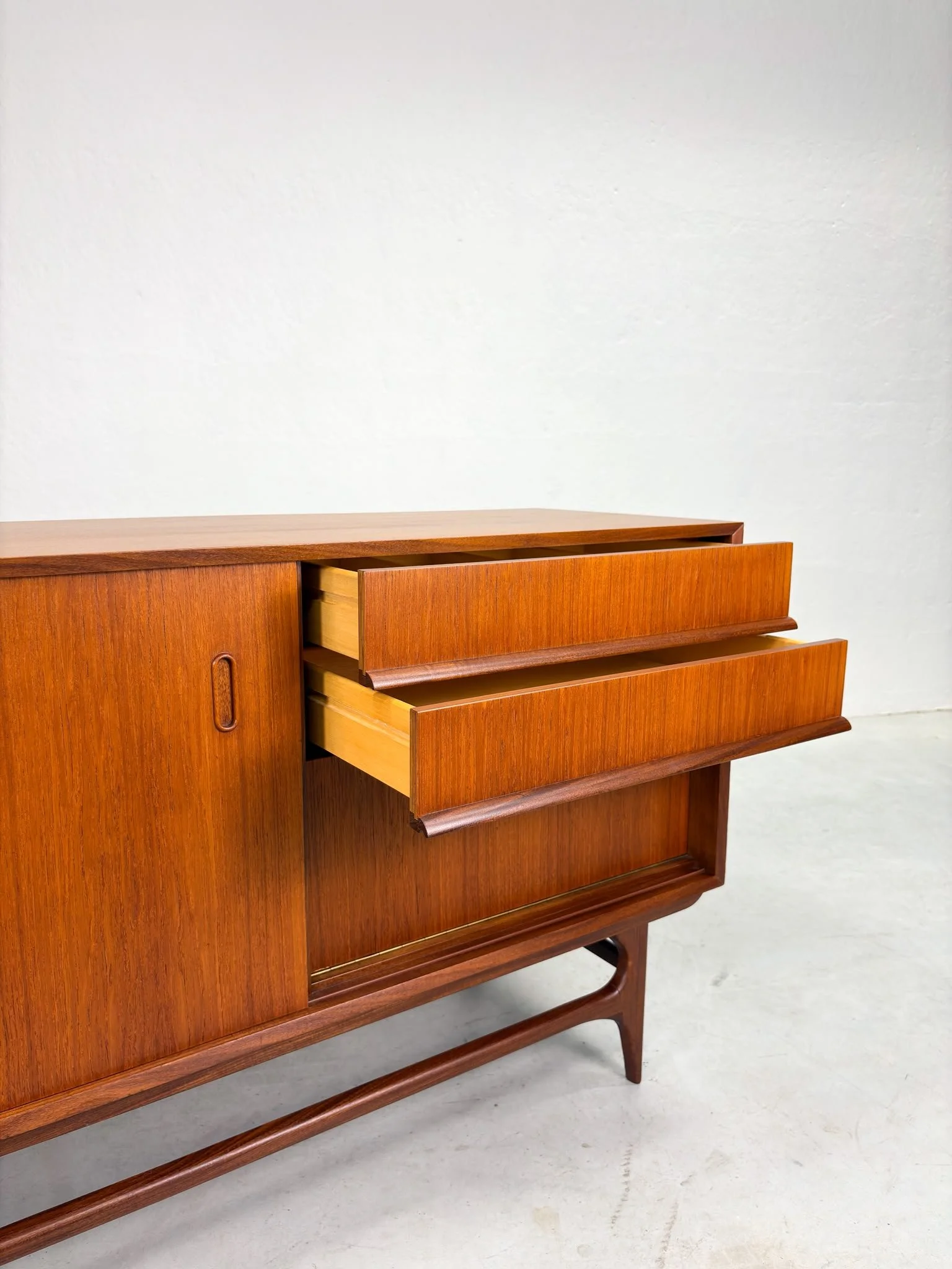 Mid-century Dressoir van Teakhout (10).jpeg