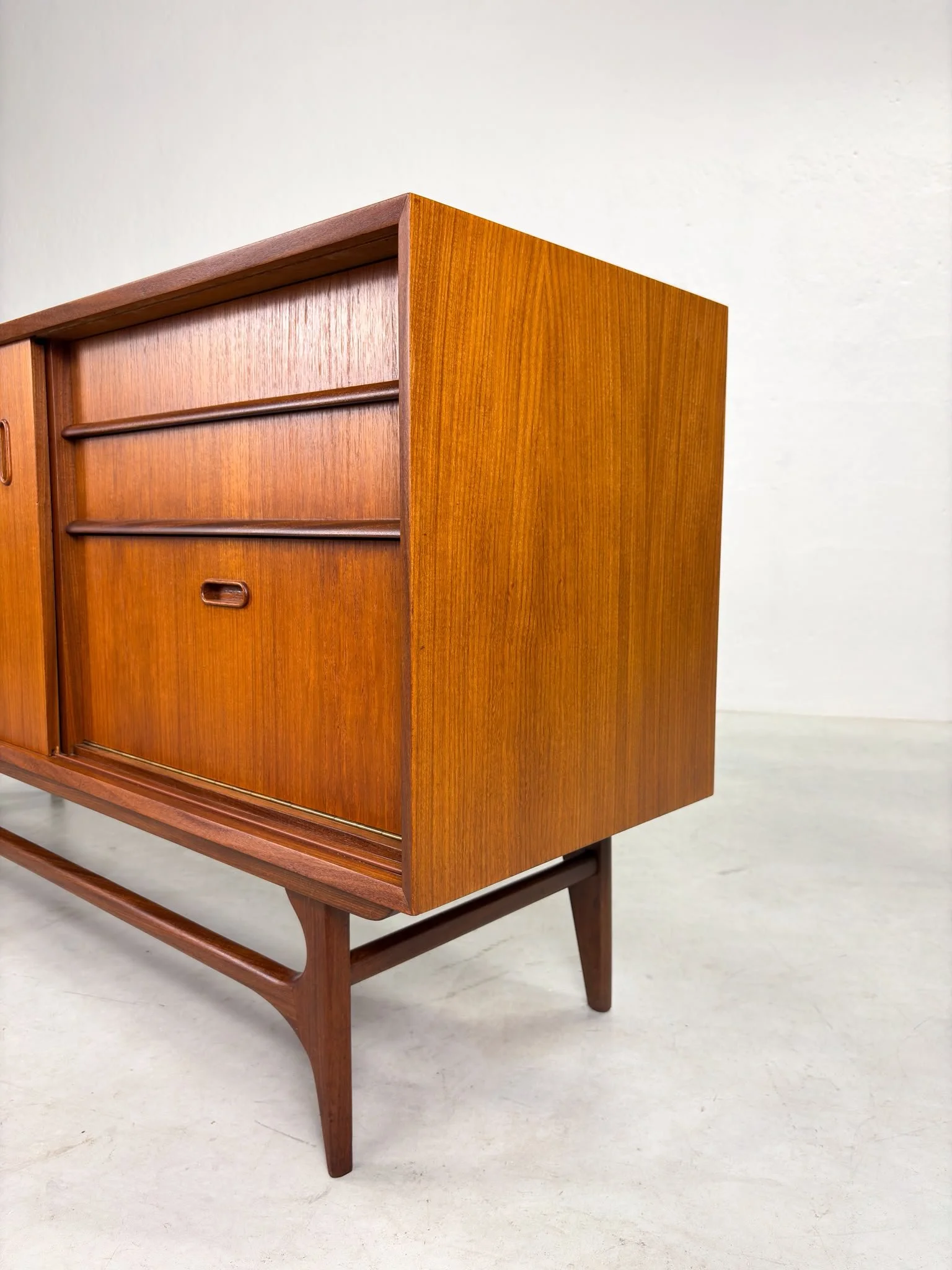 Mid-century Dressoir van Teakhout.jpeg