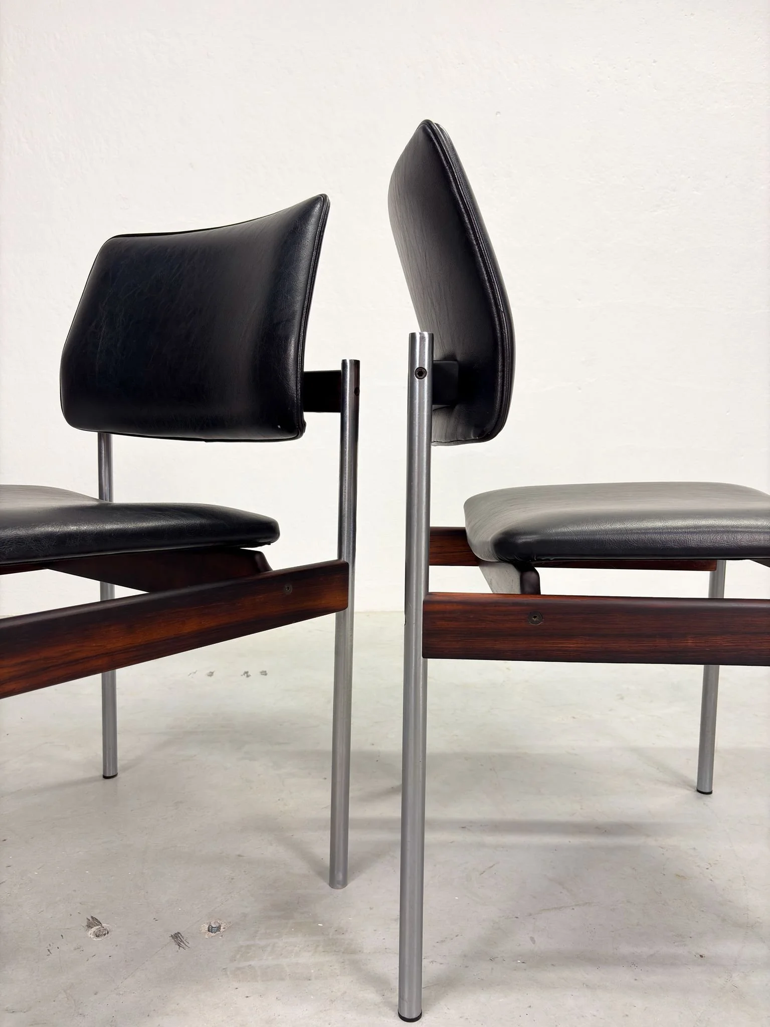 Set Mid-century Eetkamerstoelen van Thereca (13).jpeg