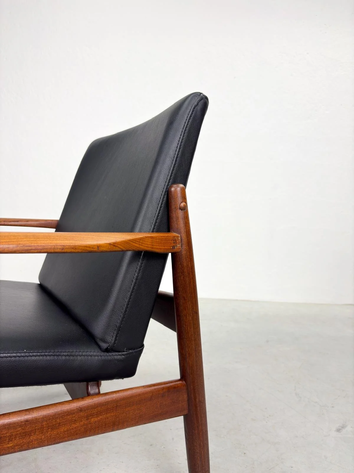 'Viken' Fauteuils van Tove & Edvard Kindt Larsen voor OPE (11).jpeg