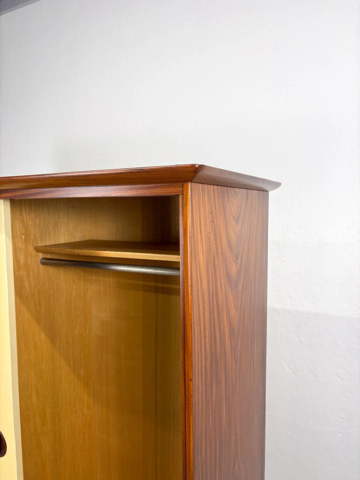 Kledingkast van Louis van Teeffelen voor Wébé (8).jpeg