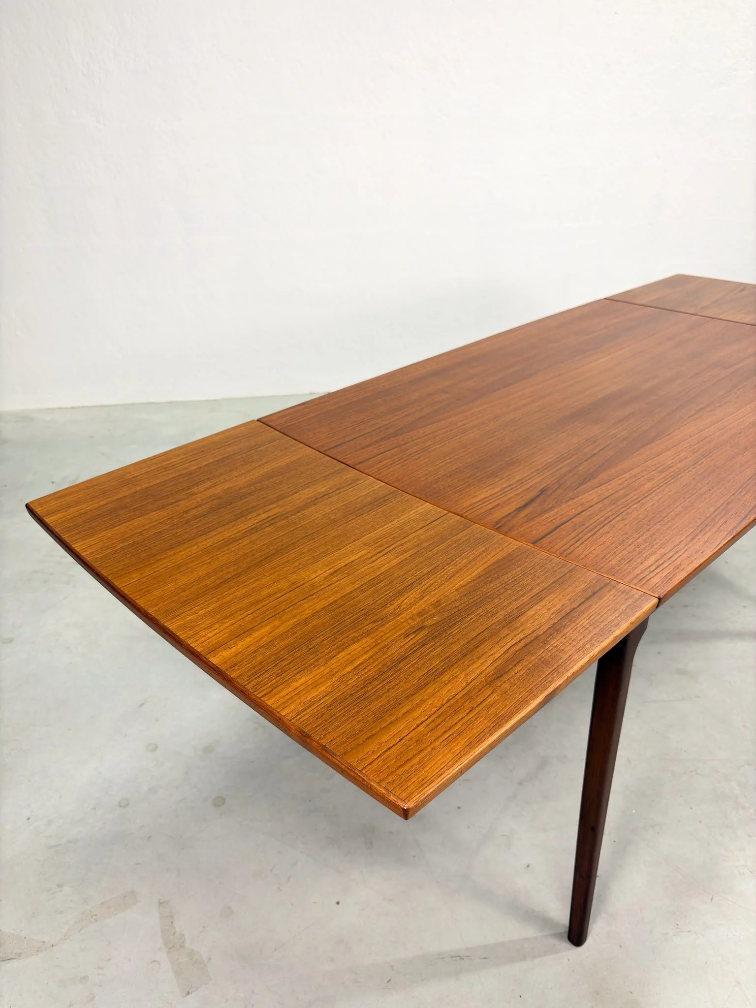 Uitschuifbare Mid-century Eettafel van AwA (20).jpeg