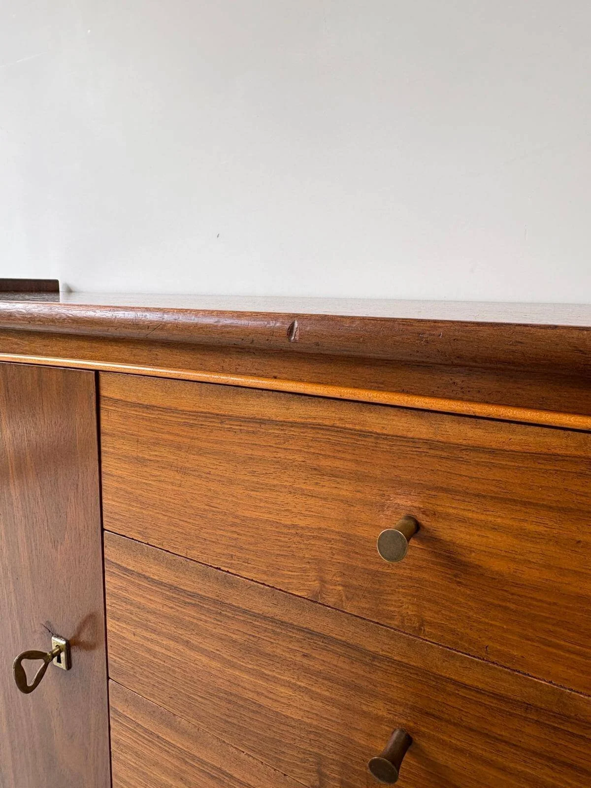 Uniek Vintage Mid-century Dressoir van Teak (8).jpg