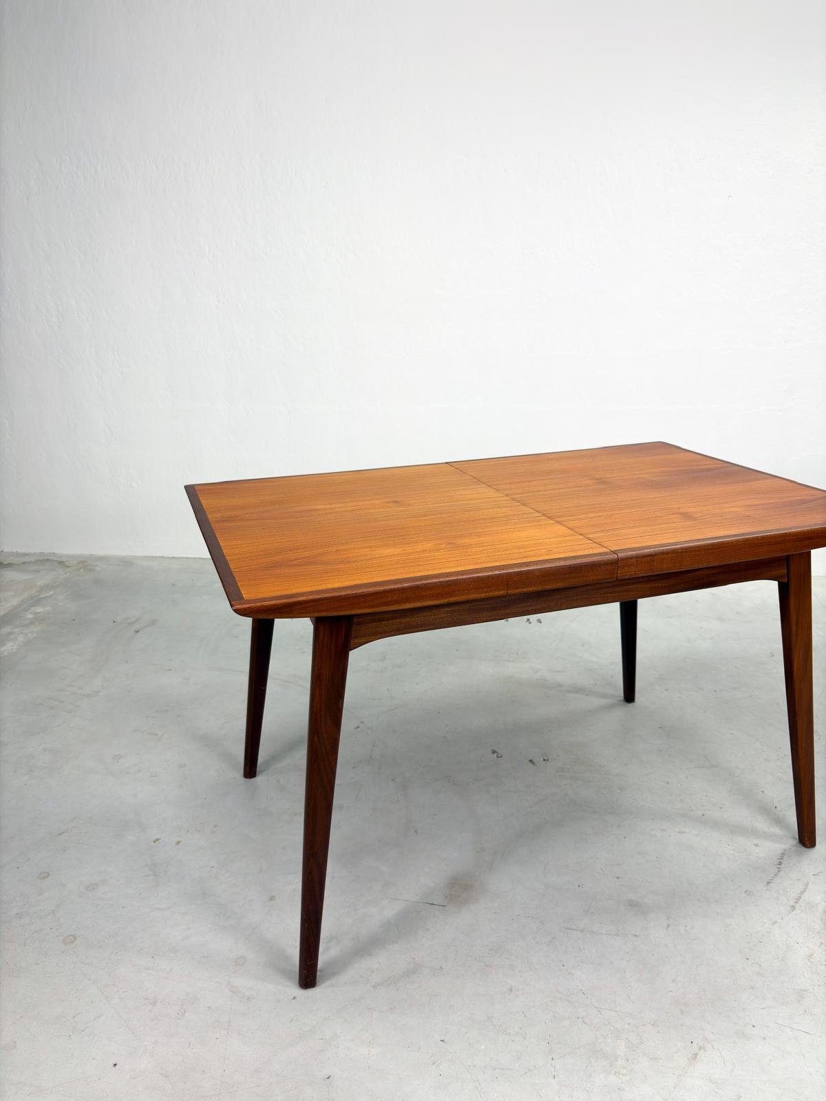 Uitschuifbare 'Milaan' Eetkamertafel van Louis van Teeffelen (17).jpeg