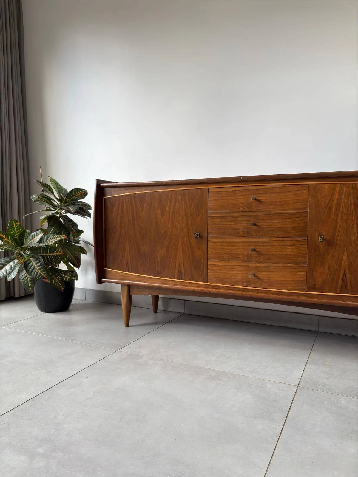 Uniek Vintage Mid-century Dressoir van Teak (19).jpg