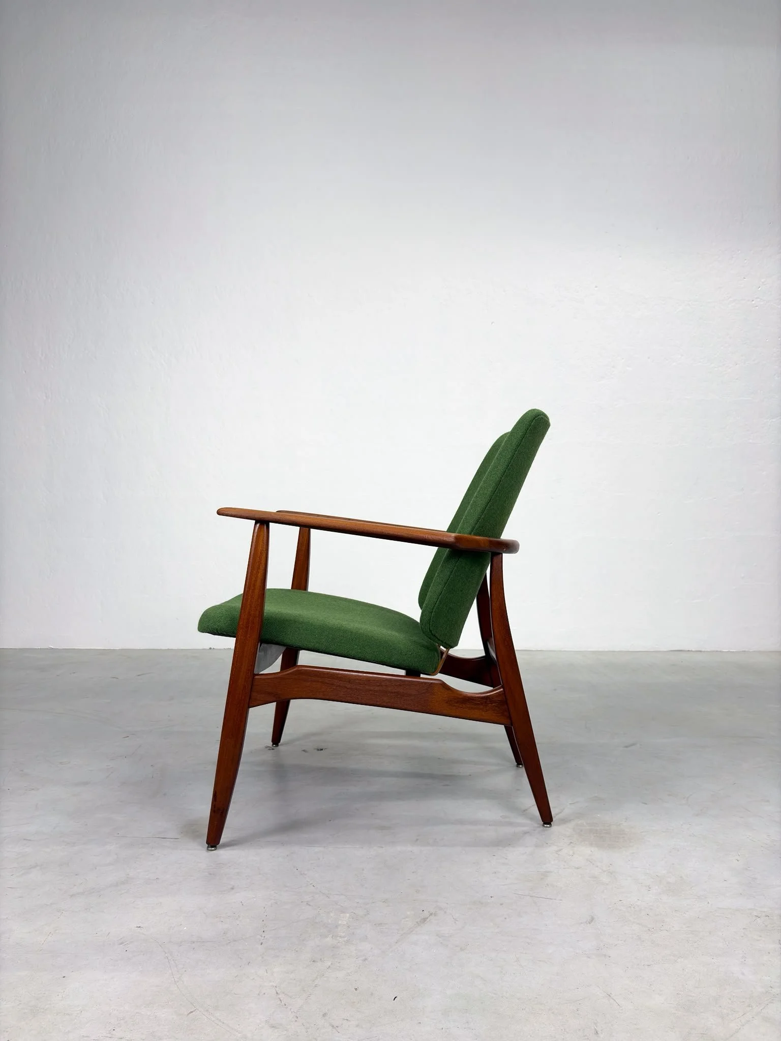 'Tolga' Fauteuil van Louis van Teeffelen voor Wébé (12).jpeg