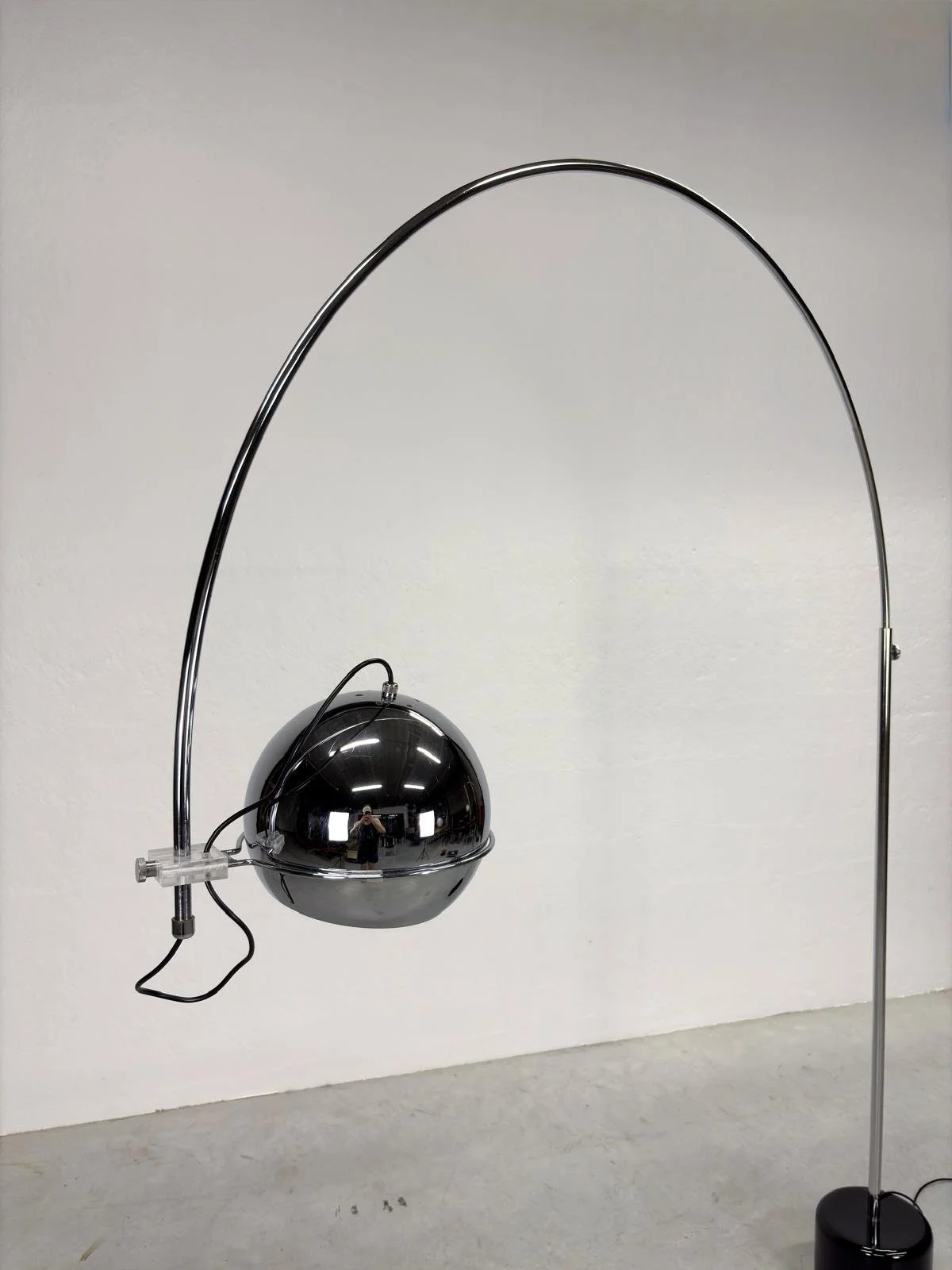 XXL Booglamp in Chroom van Gepo Amsterdam (13).jpeg