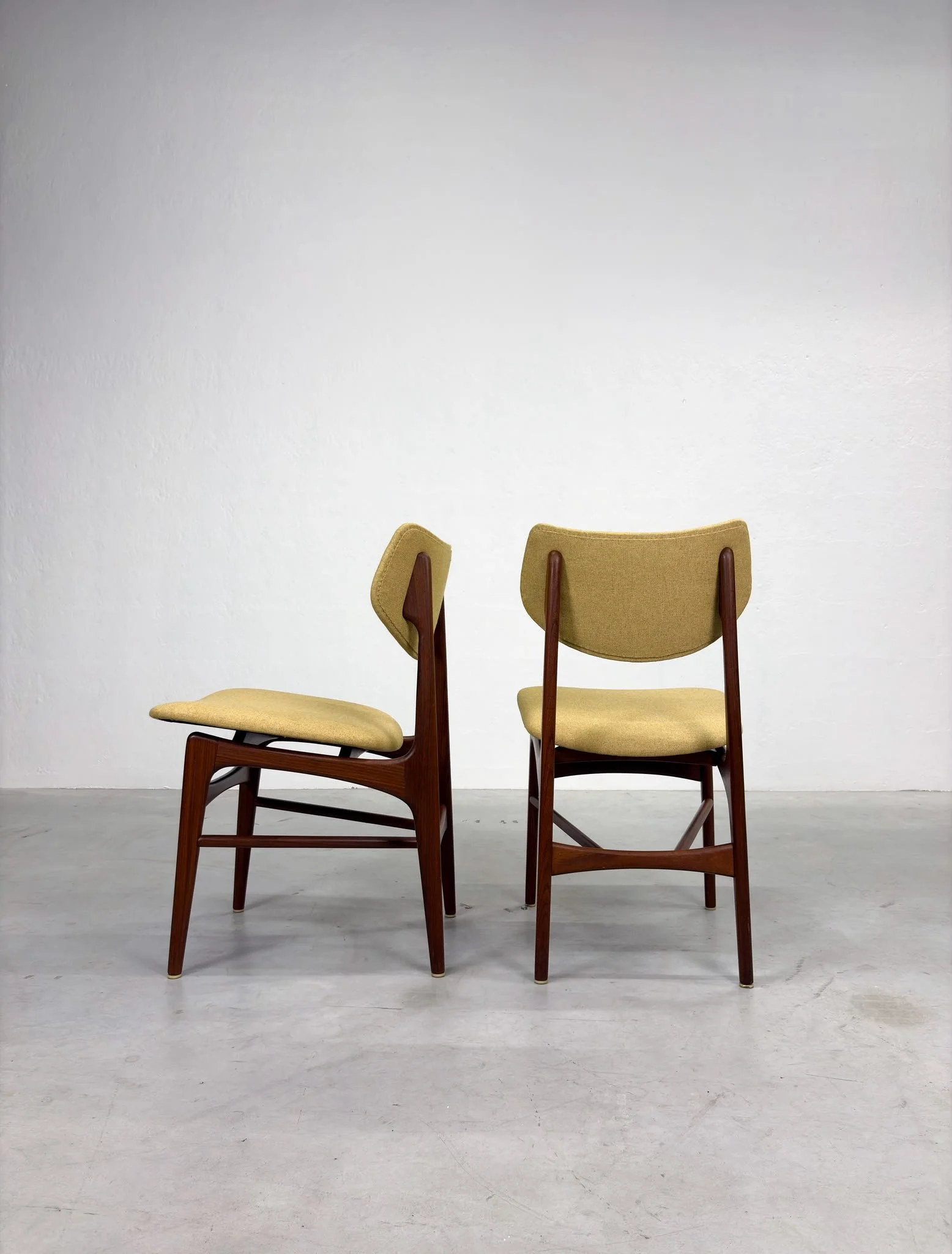 'Hamar' Eetkamerstoelen Louis van Teeffelen voor Wébé (12).jpeg