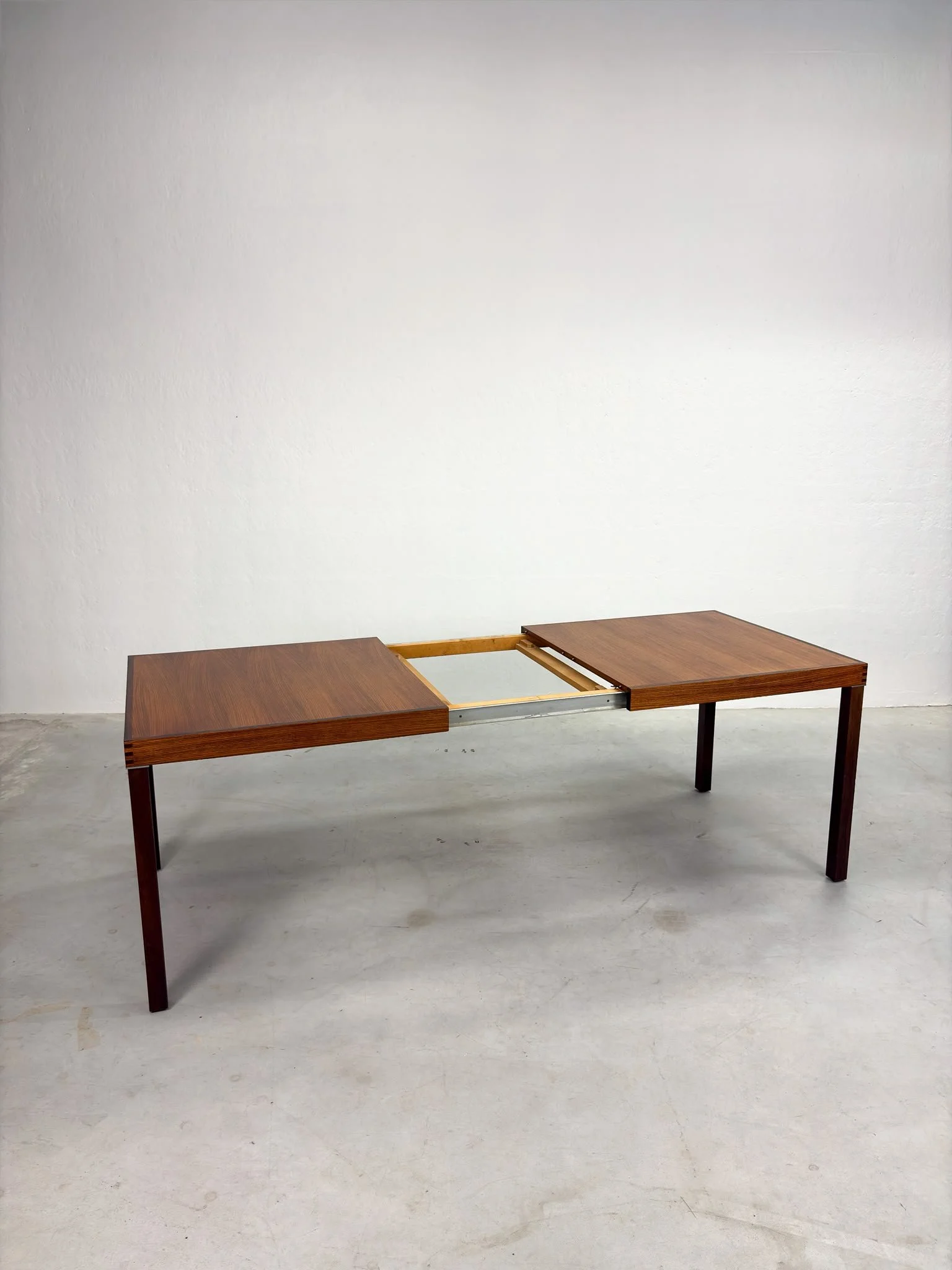 Uitschuifbare Eettafel van Inger Klingenberg voor Fristho (1).jpeg