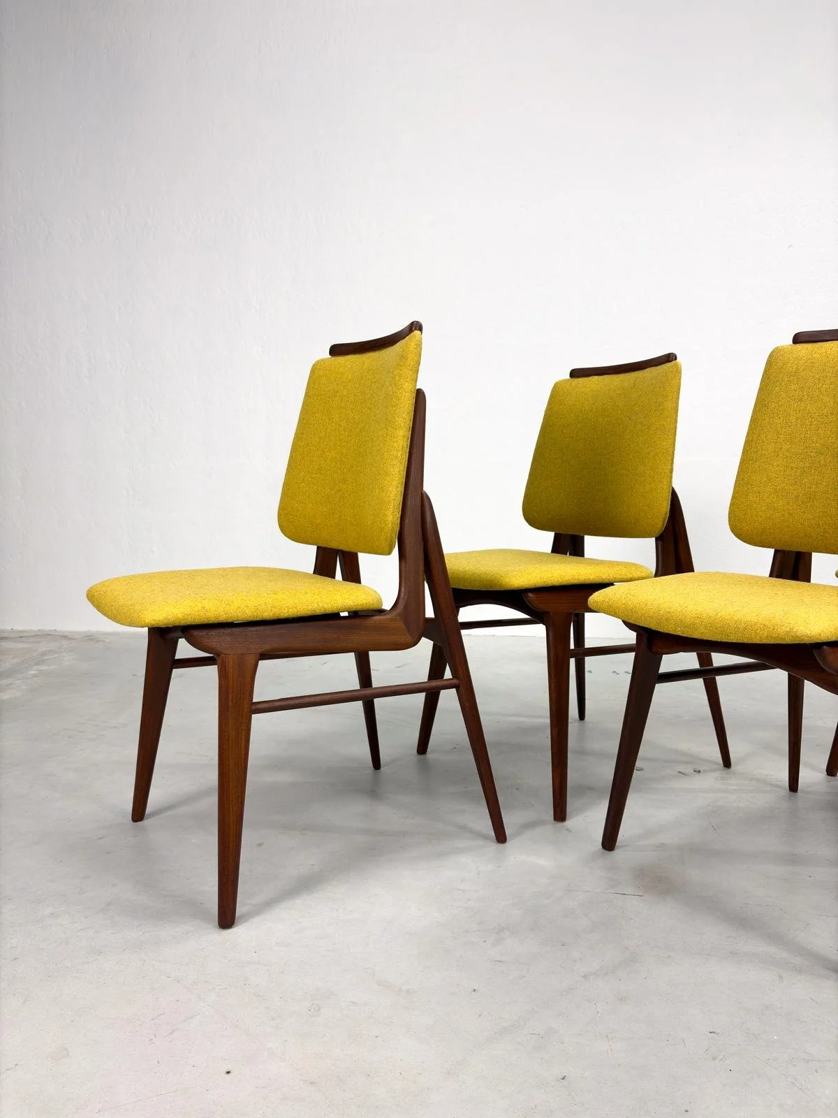 Zeldzame Set Mid-Century Eetkamerstoelen van AwA (19).jpeg
