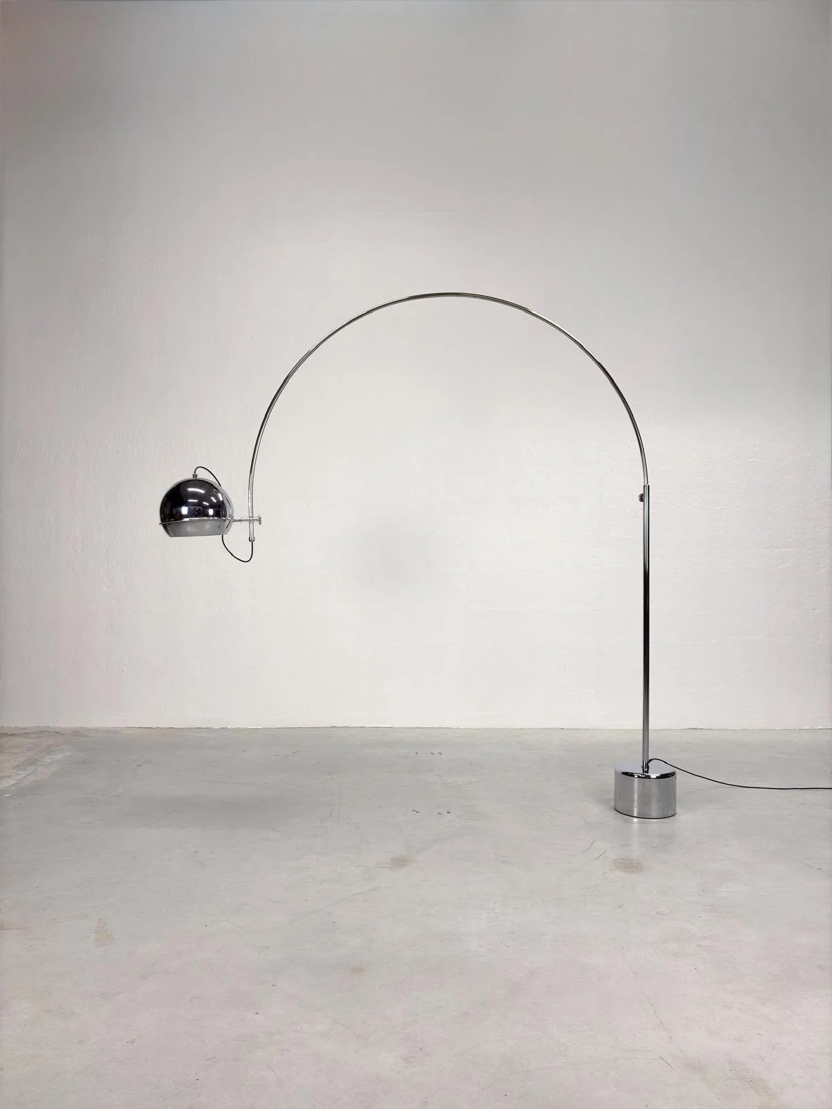 XXL Arc Vloerlamp in Chroom van Gepo Amsterdam (1).jpeg
