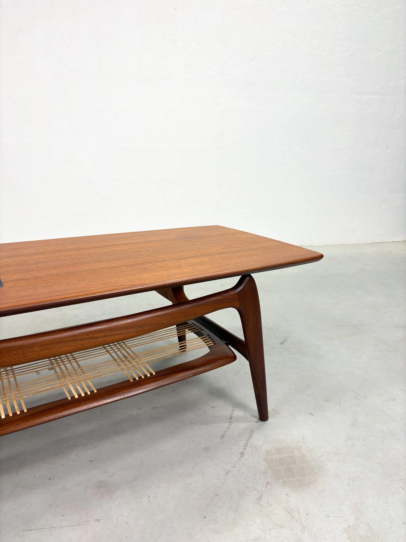 Salontafel 'Nr. 16' van Louis van Teeffelen voor Wébé (5).jpeg