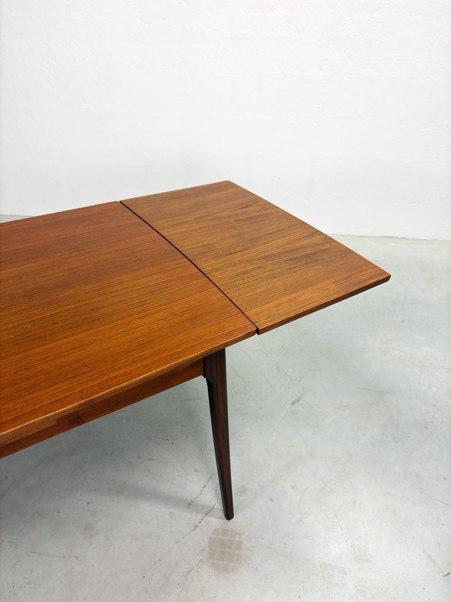 Uitschuifbare Mid-century Eettafel van AwA (18).jpeg