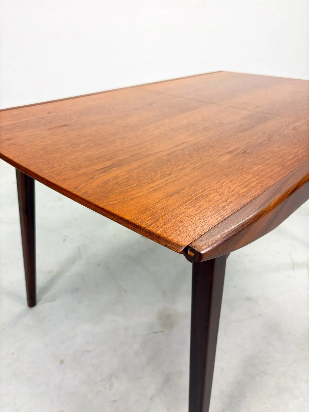 'Milaan' Eettafel van Louis van Teeffelen (15).jpeg