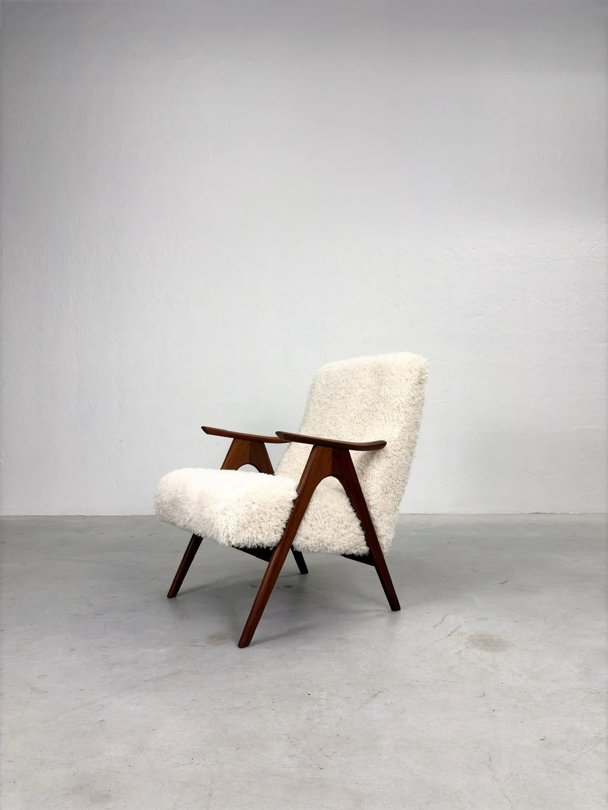 Mid-century Fauteuil met Fluffy Stof (6).jpeg