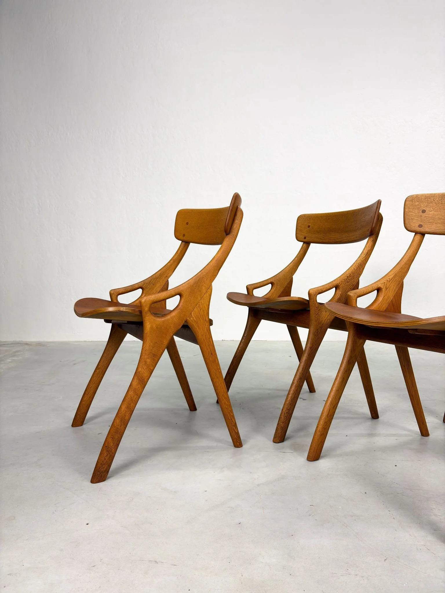 Set Eiken Eetkamerstoelen van Arne Hovmand Olsen (18).jpeg