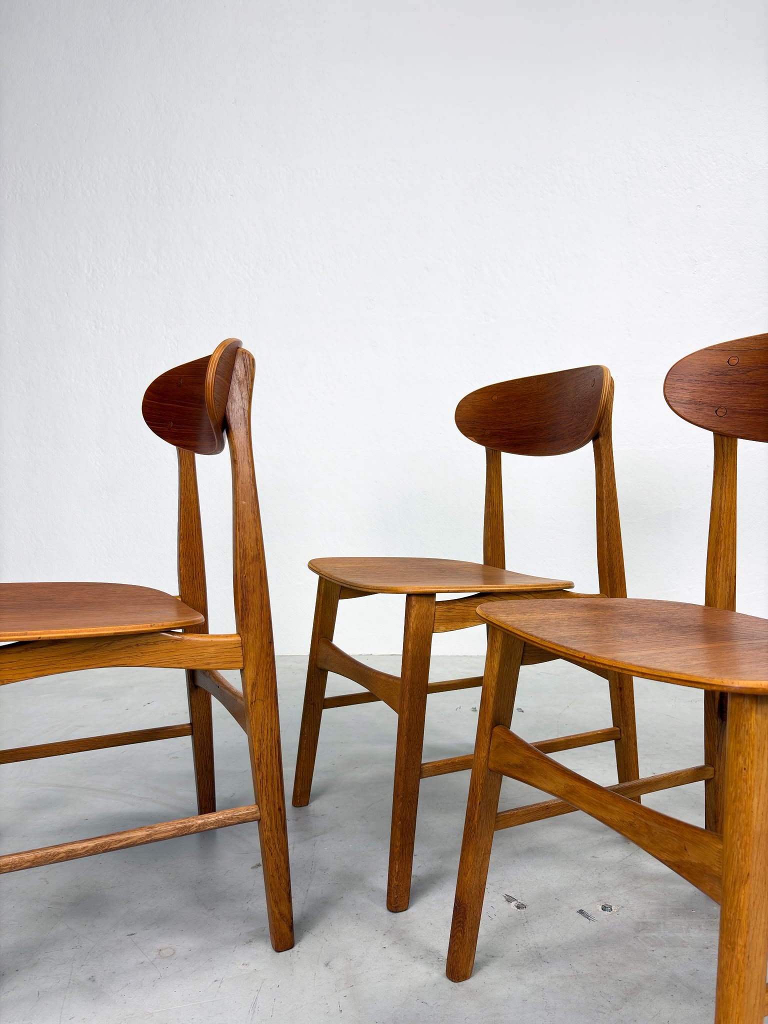 Set Mid-century Eetkamerstoelen van Eiken en Teak (7).jpeg