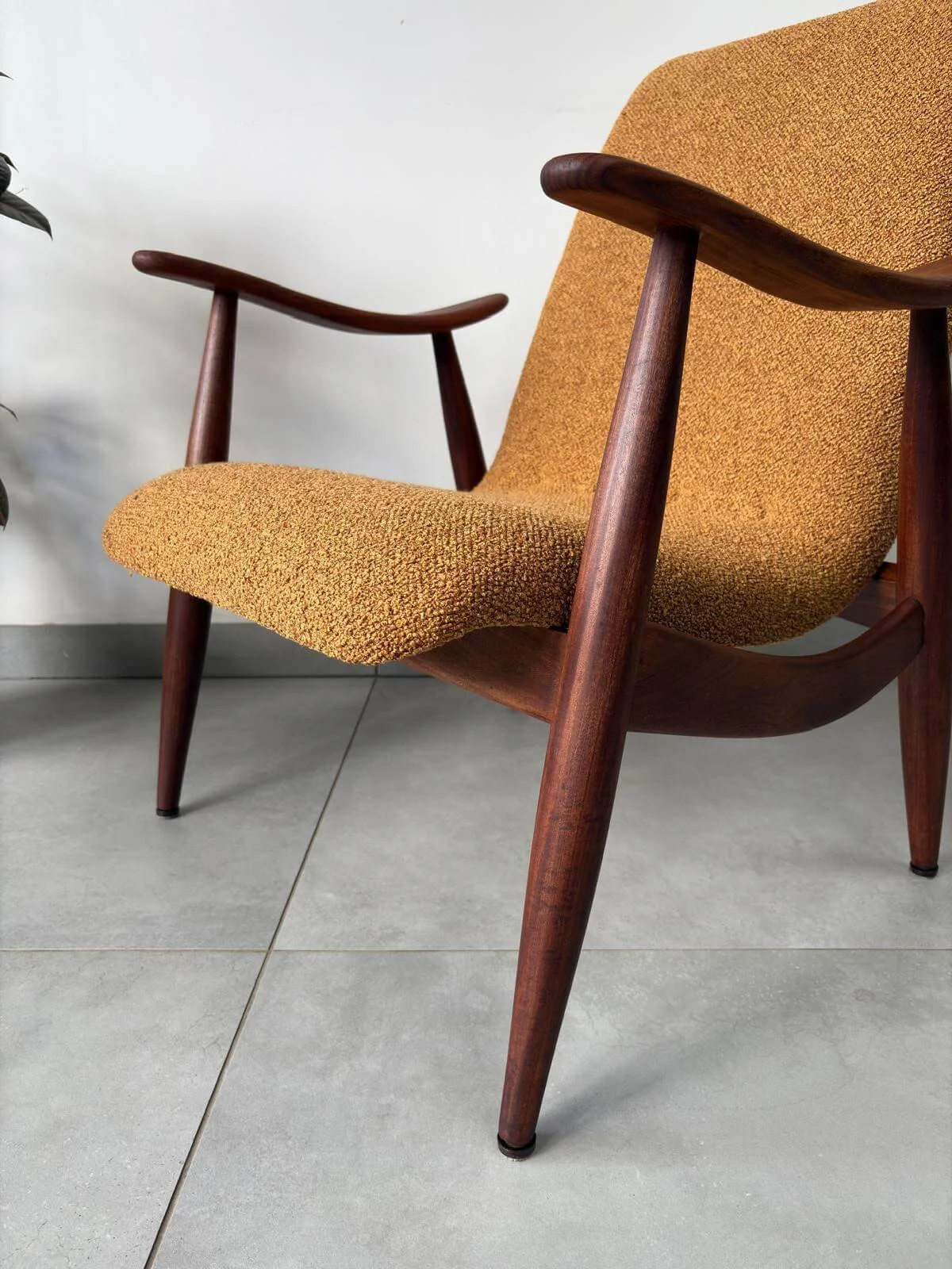 A-serie Fauteuil Louis van Teeffelen Oker Geel (4).jpg