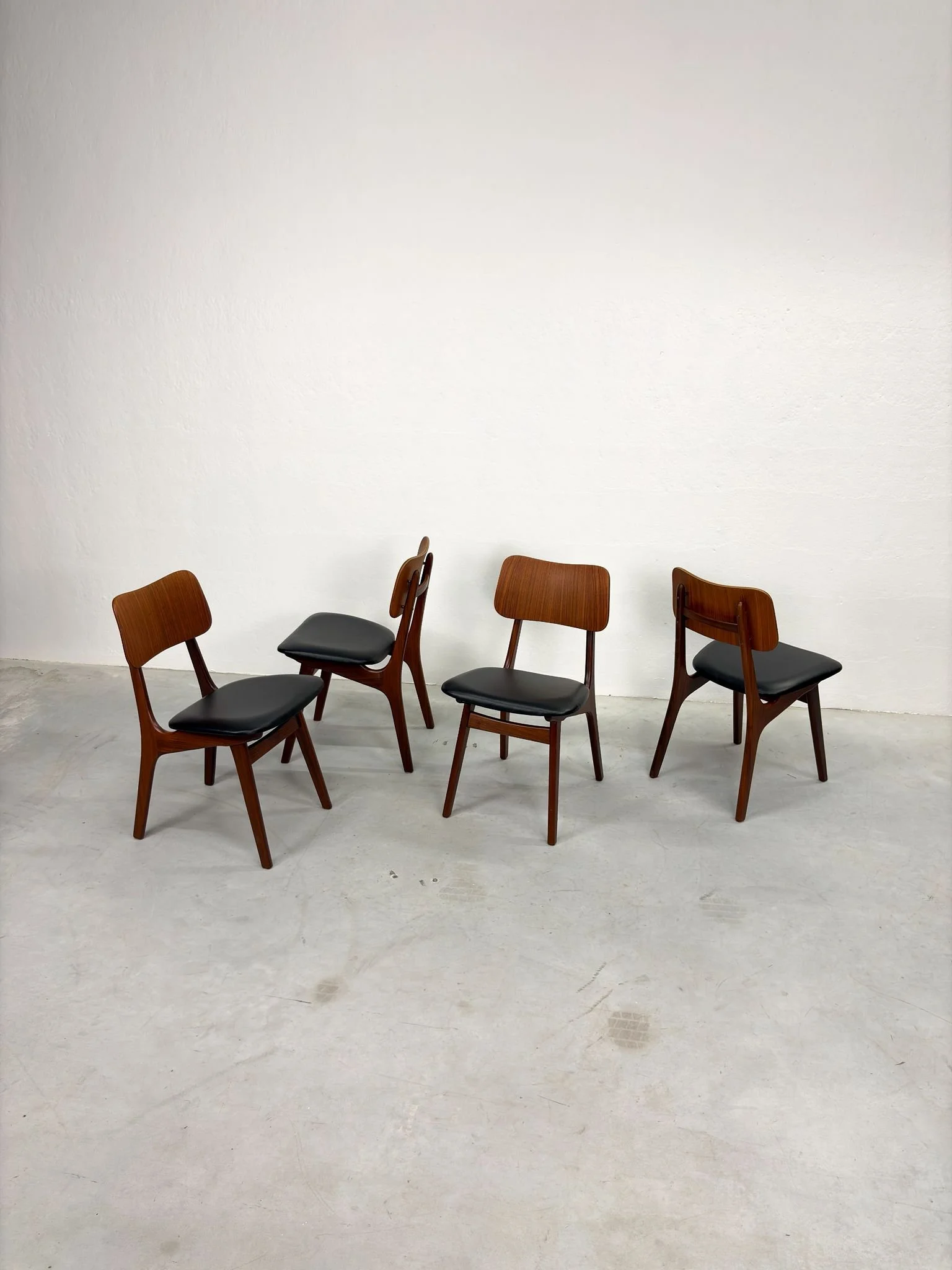 Set Vintage Teak Eetkamerstoelen Ib Kofod Larsen (12).jpeg