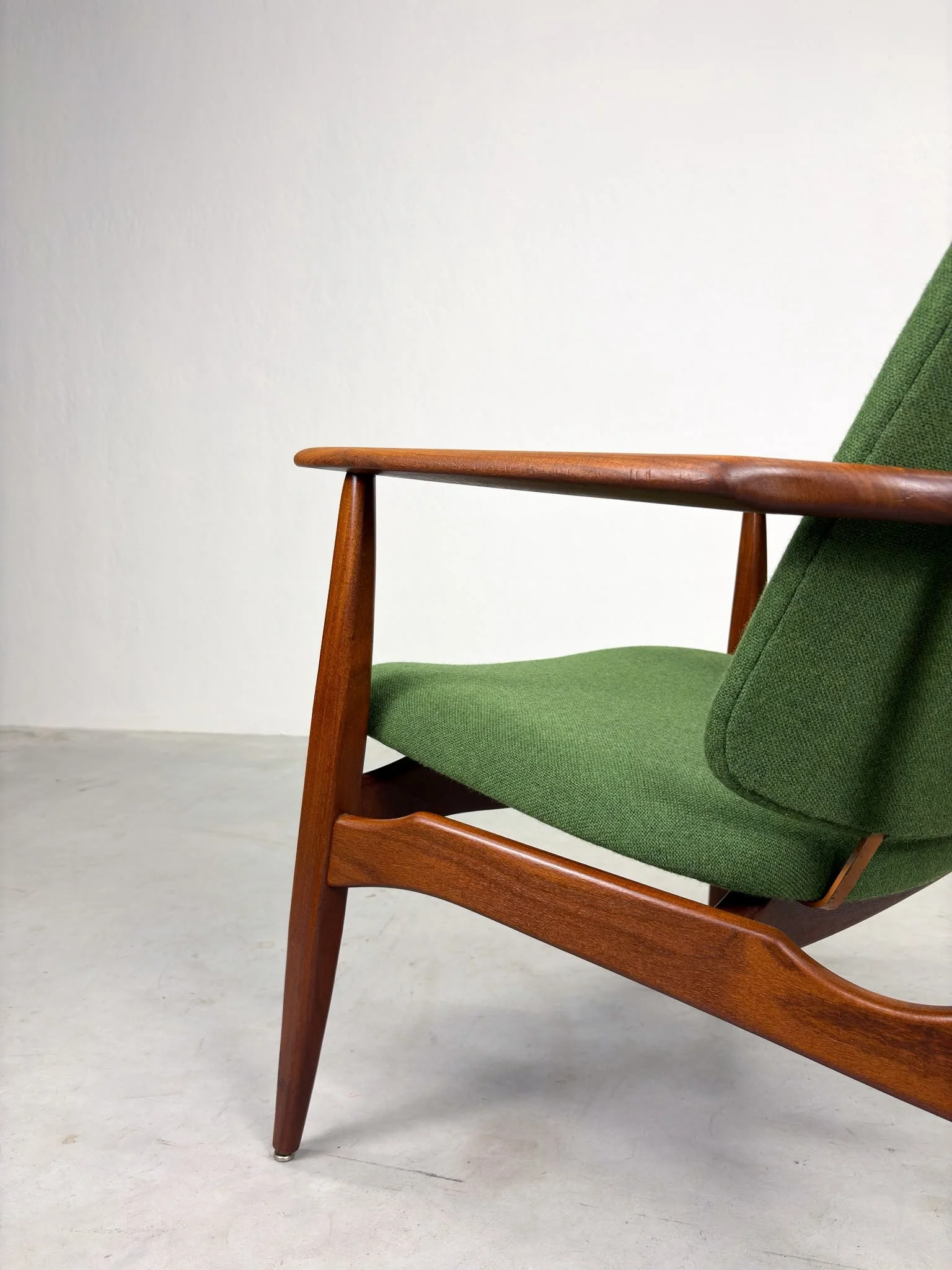 'Tolga' Fauteuil van Louis van Teeffelen voor Wébé (16).jpeg