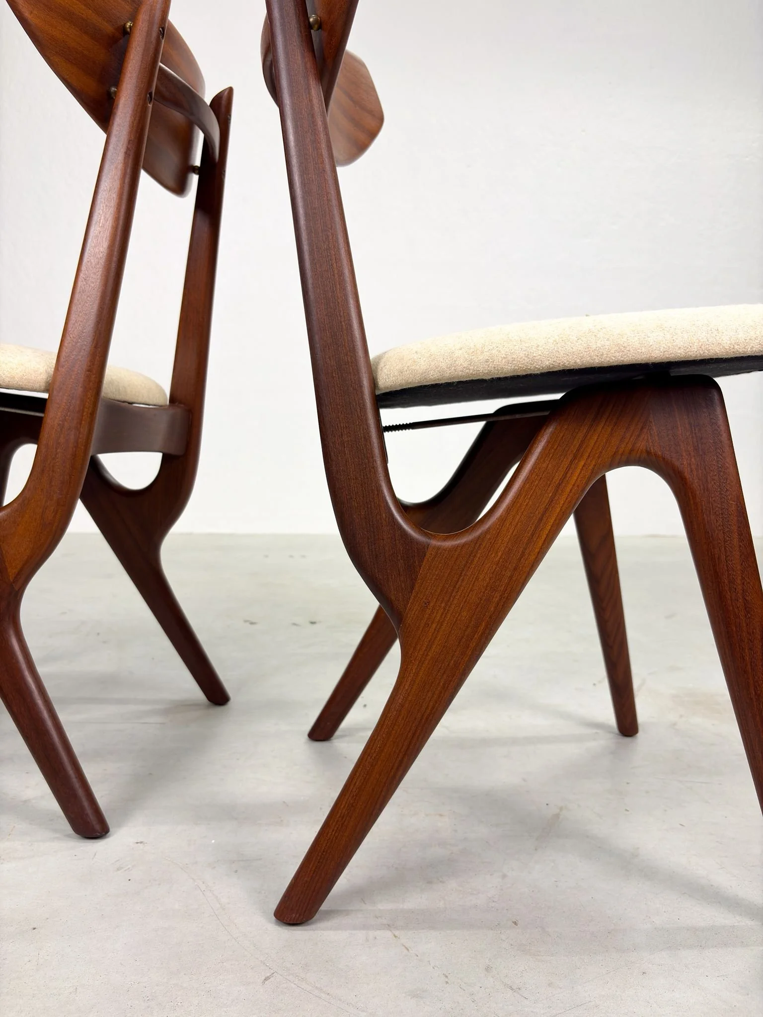 Set Mid-Century Eetkamerstoelen van AwA (15).jpeg