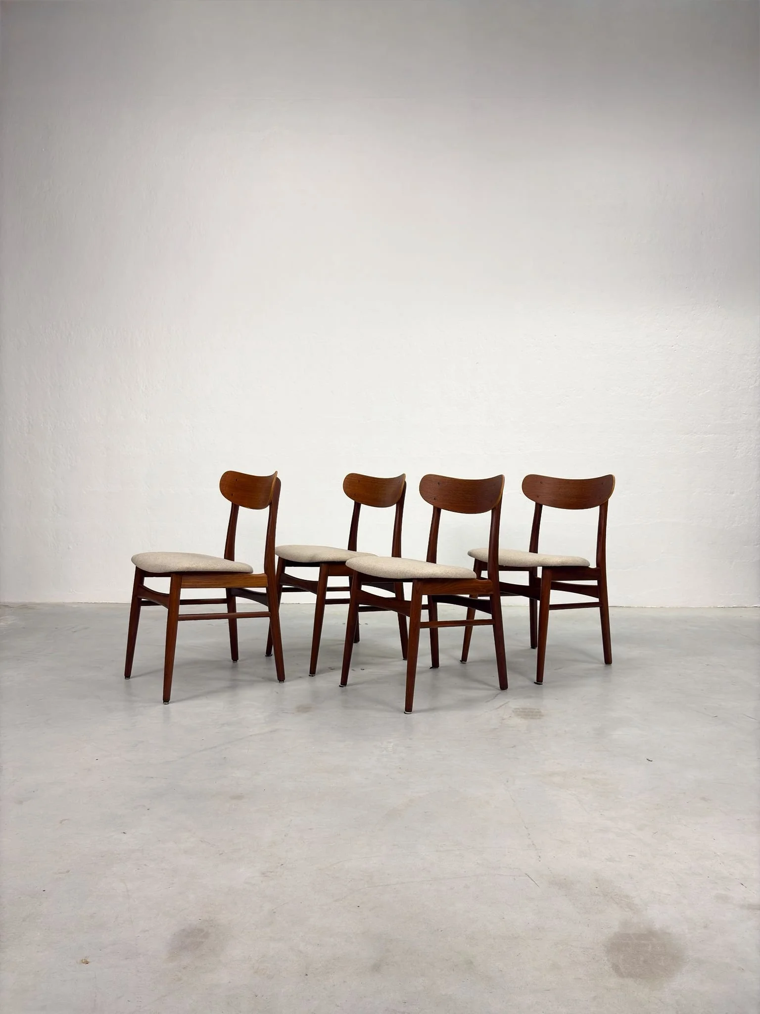 Set Mid-Century Eetkamerstoelen van Farstrup (1).jpeg