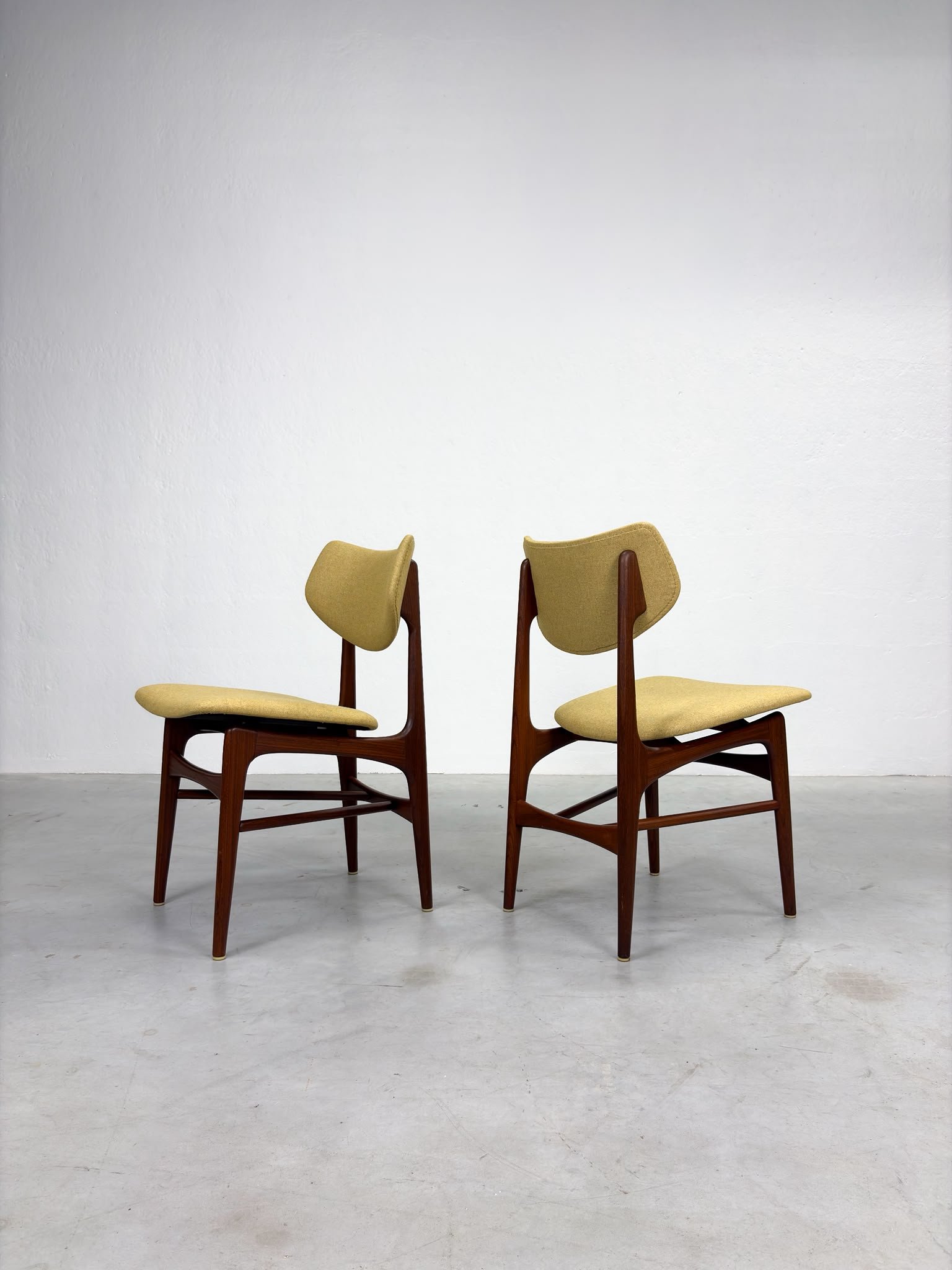 'Hamar' Eetkamerstoelen Louis van Teeffelen voor Wébé (9).jpeg