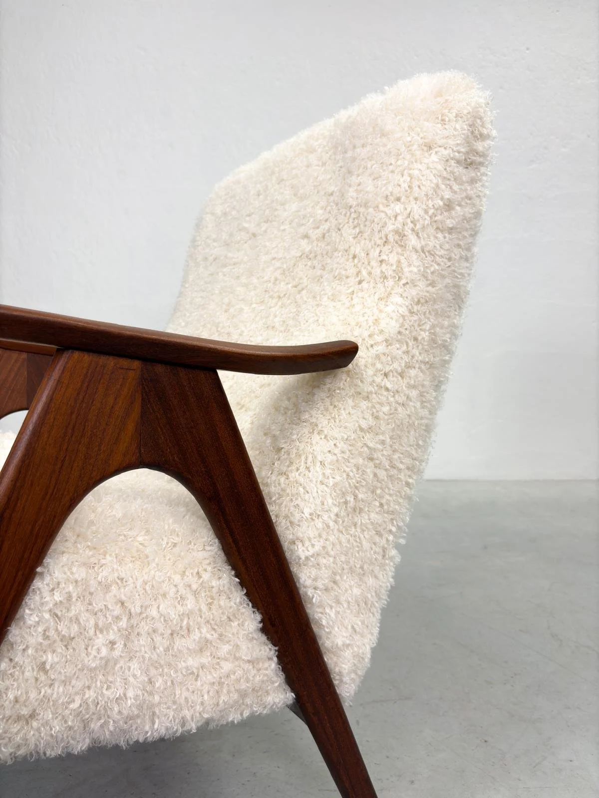 Mid-century Fauteuil met Fluffy Stof (15).jpeg