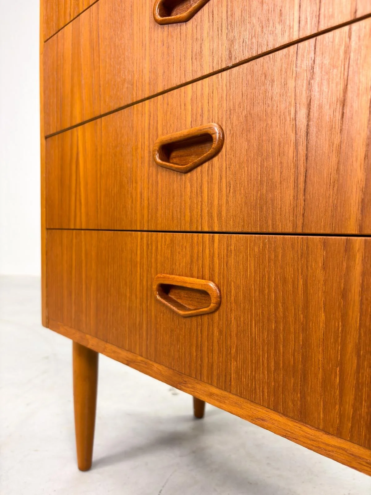 Lage Mid-century Ladekast van Musteringg (8).jpeg