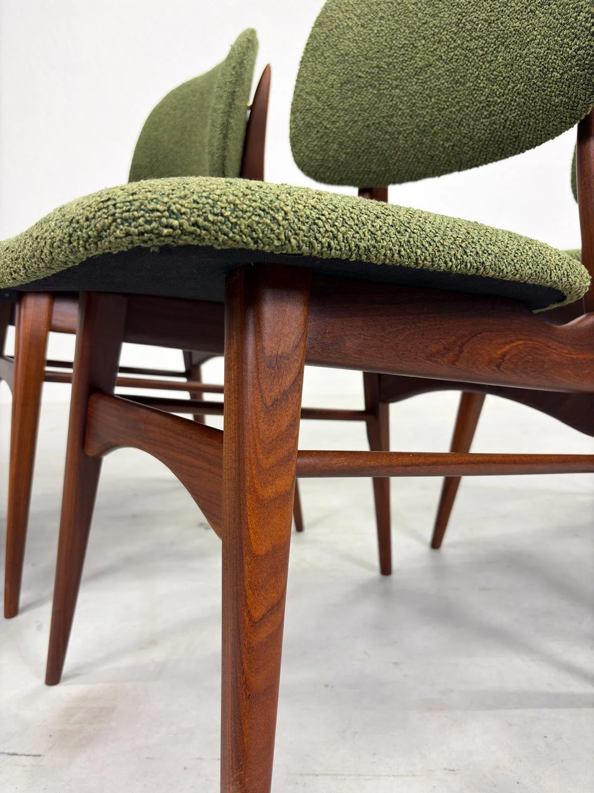Set 'Milaan' Eetkamerstoelen van Louis van Teeffelen (1).jpeg