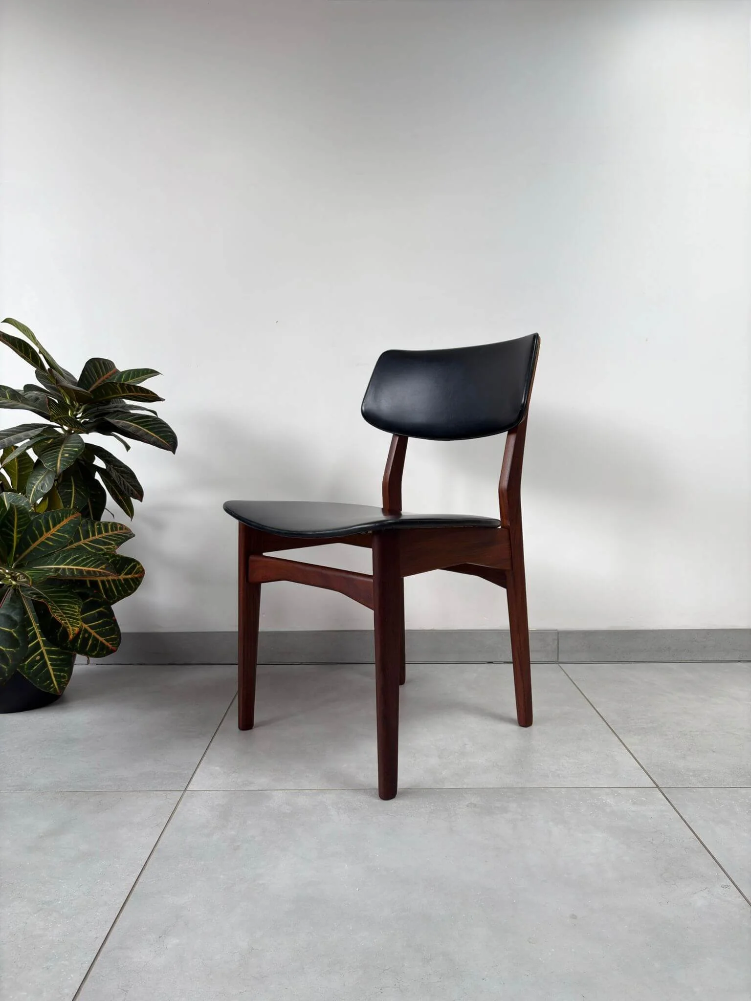 Set Vintage Eetkamerstoelen Mahjongg Vlaardingen (2).jpg