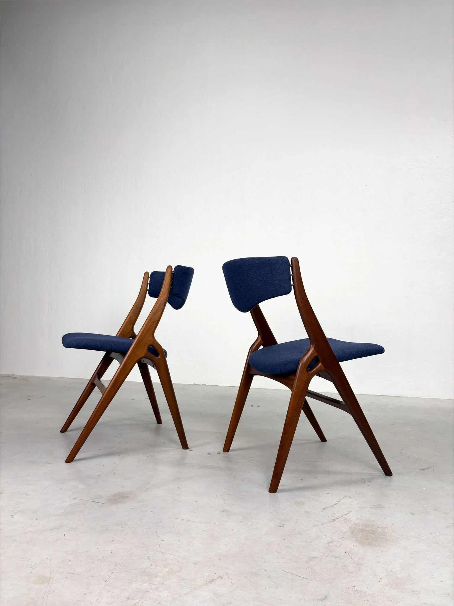 Set 'Aska' Eetkamerstoelen van Louis van Teeffelen voor Wébé (10).jpeg
