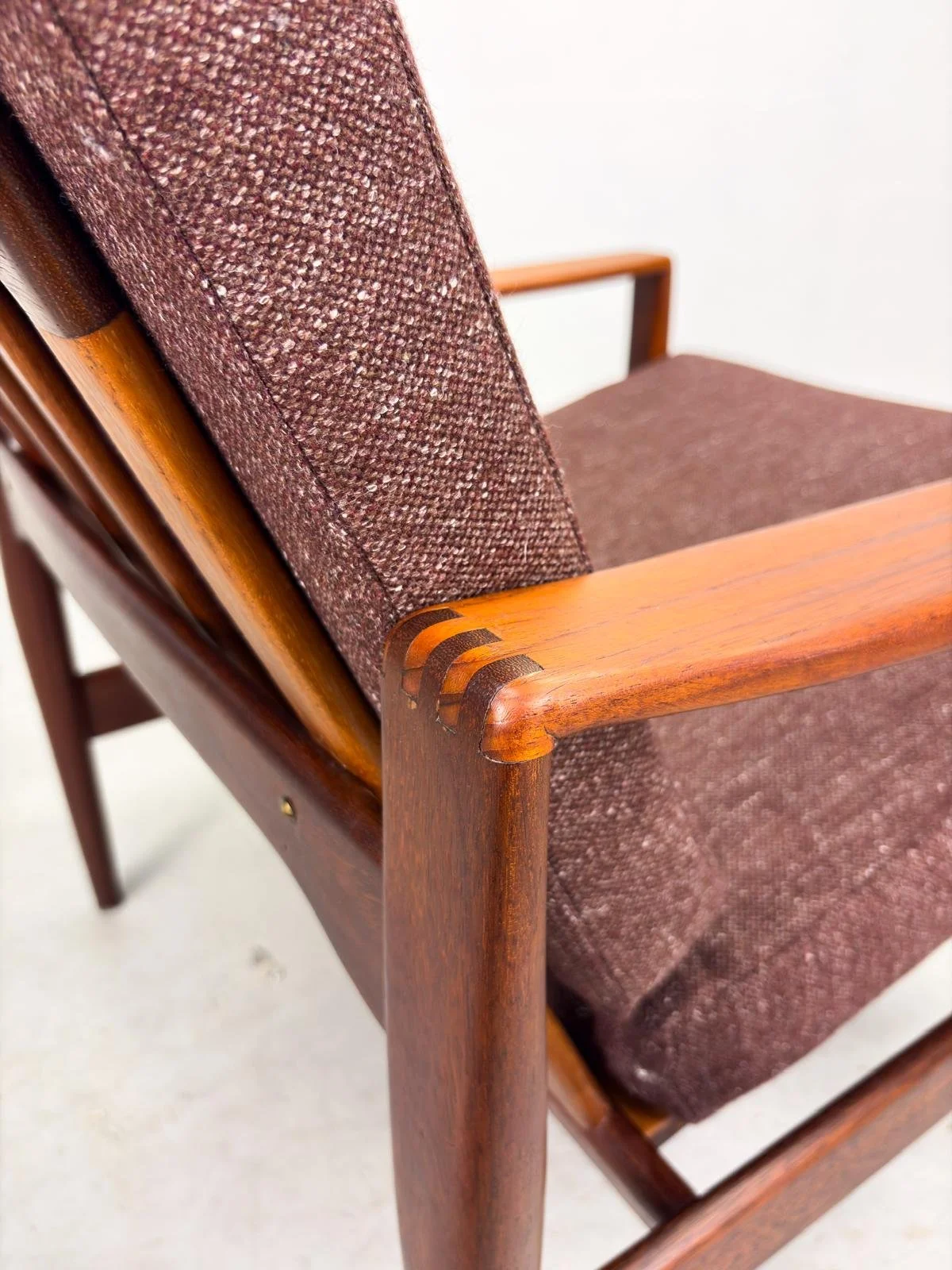 'EK' Fauteuil van Illum Wikkelsø voor N. Eilersen (2).jpeg