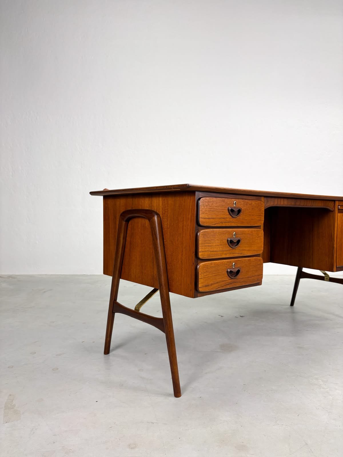 Boomerang Bureau van Louis van Teeffelen voor Wébé (6).jpeg