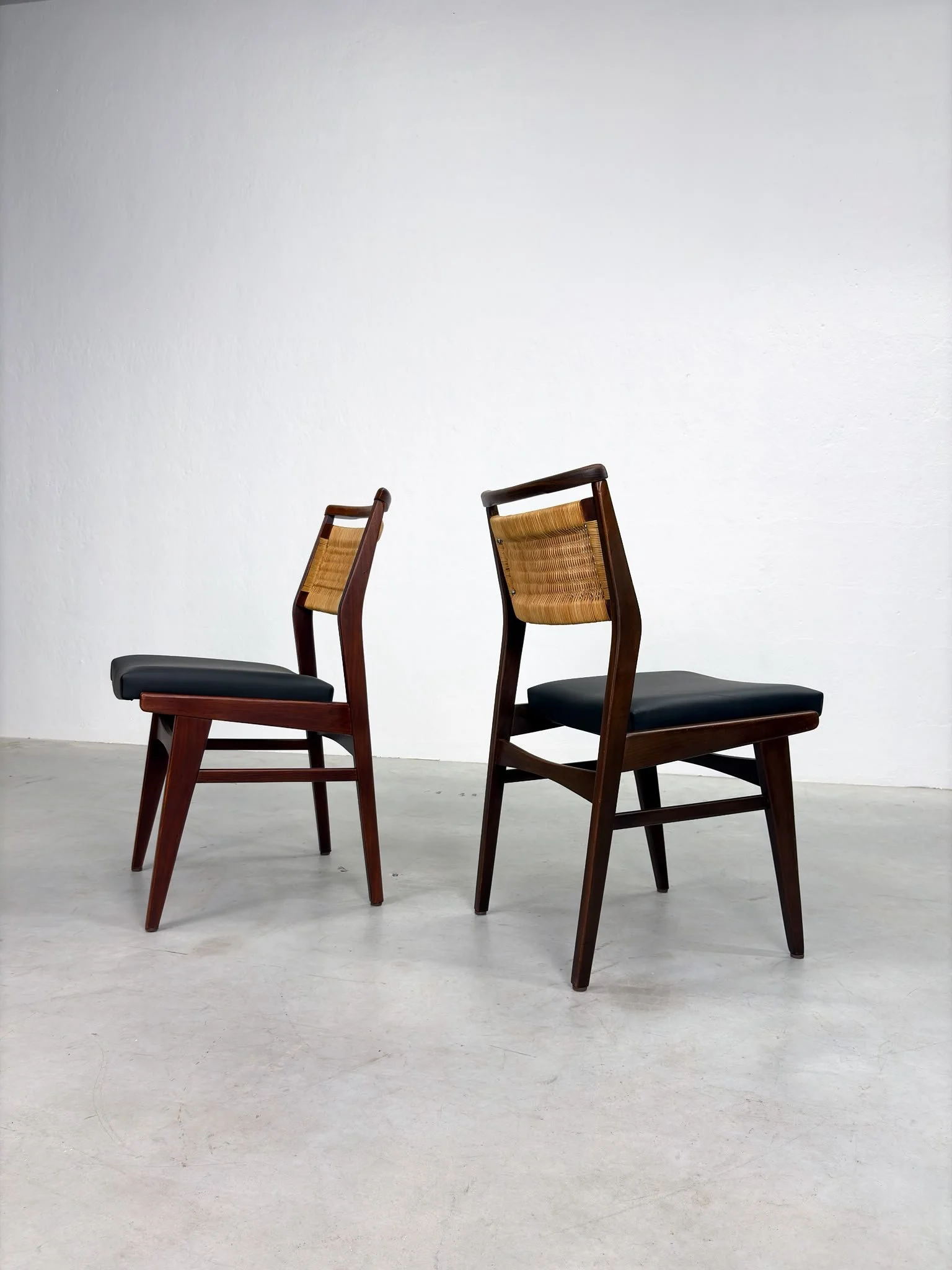 Mid-century Eetkamerstoelen met Rieten Rugleuning (9).jpeg