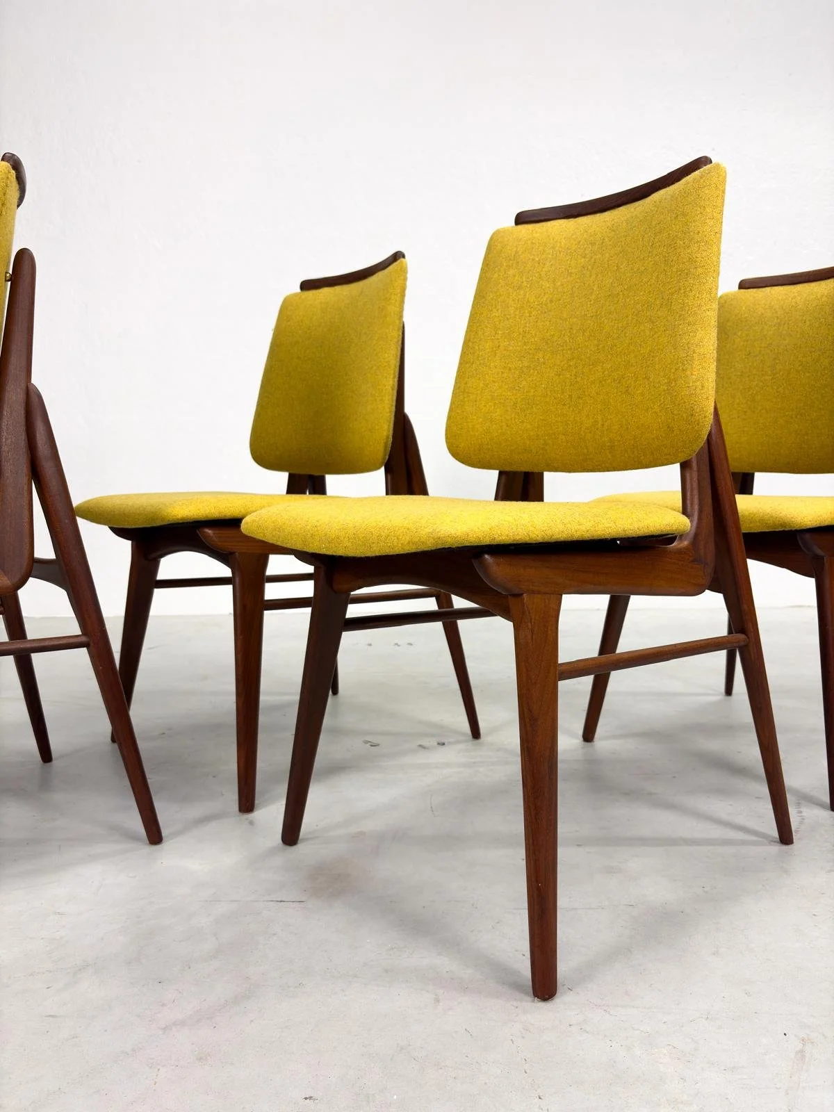 Zeldzame Set Mid-Century Eetkamerstoelen van AwA (16).jpeg