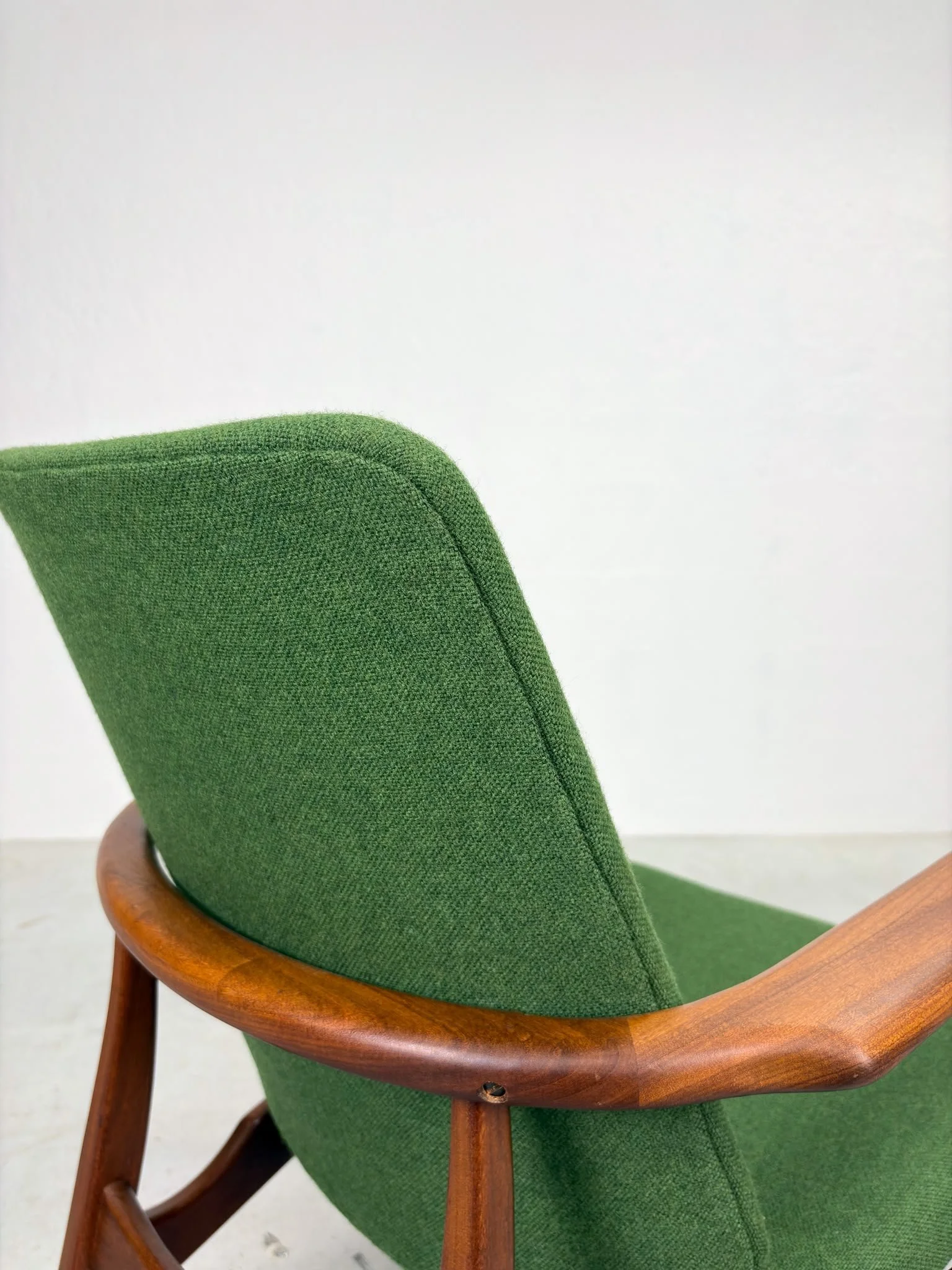 'Tolga' Fauteuil van Louis van Teeffelen voor Wébé (10).jpeg