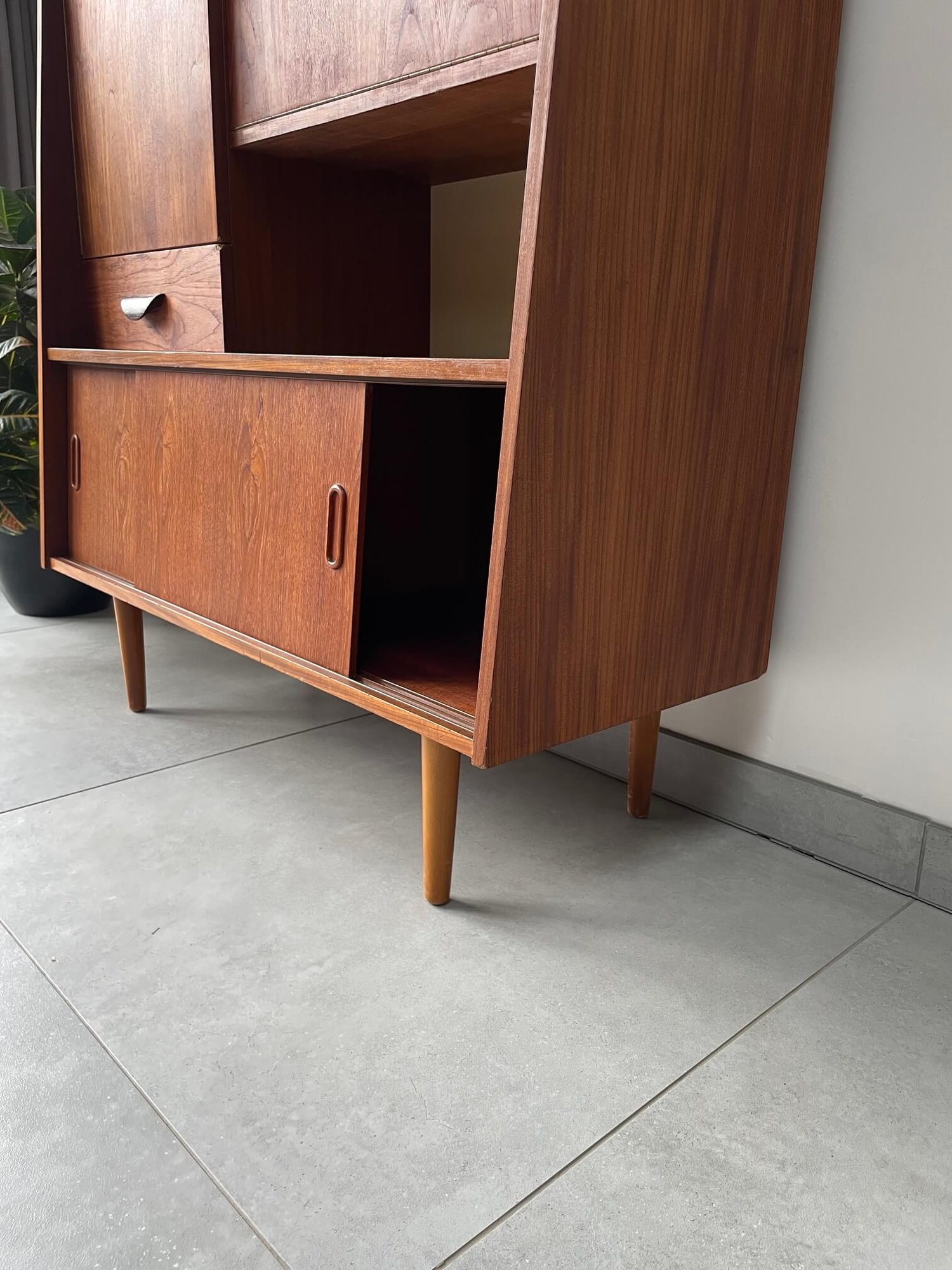 Vintage Deens Dressoirtje Teak