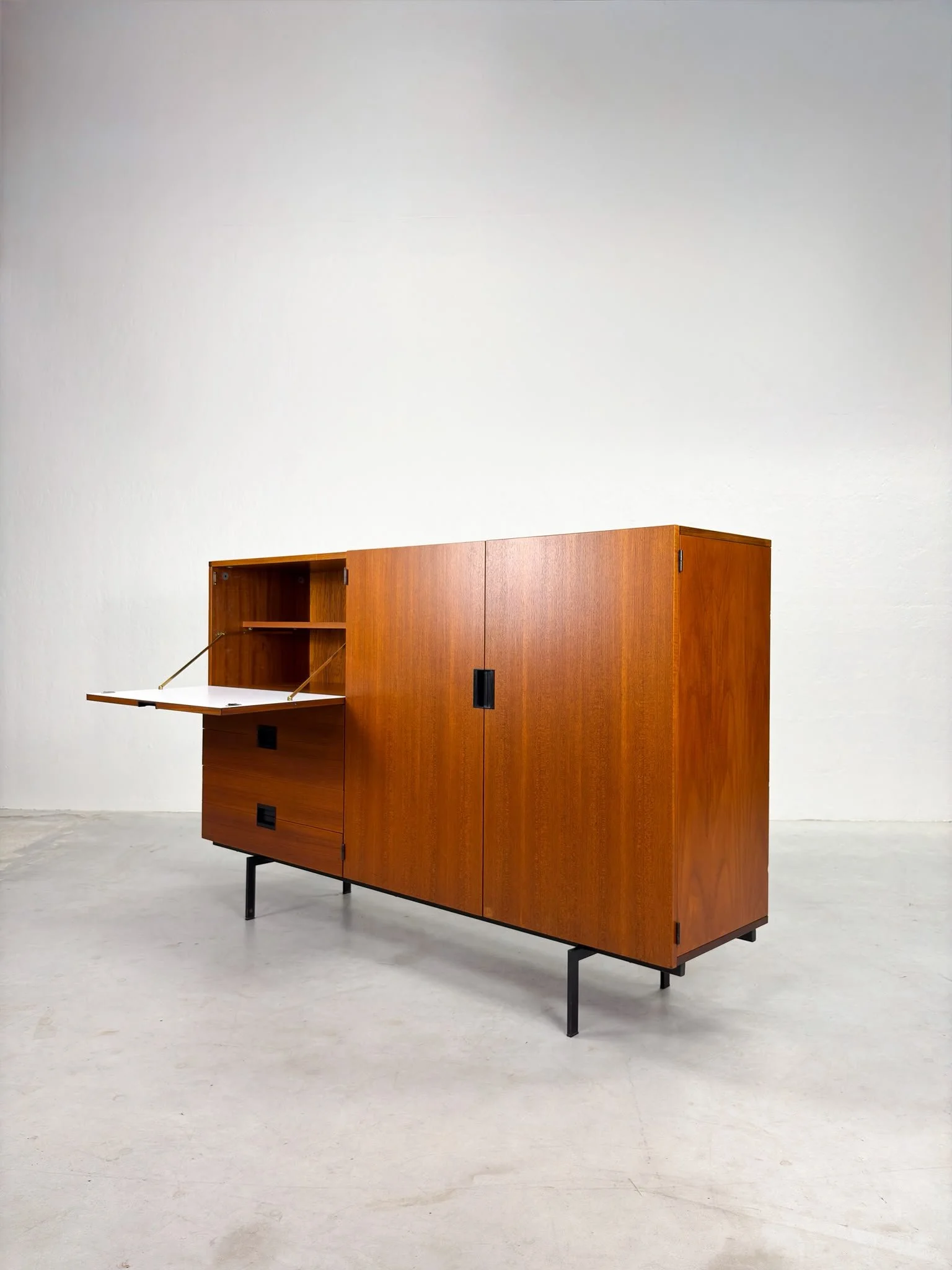 'CU08' Dressoir van Cees Braakman voor Pastoe (3).jpeg