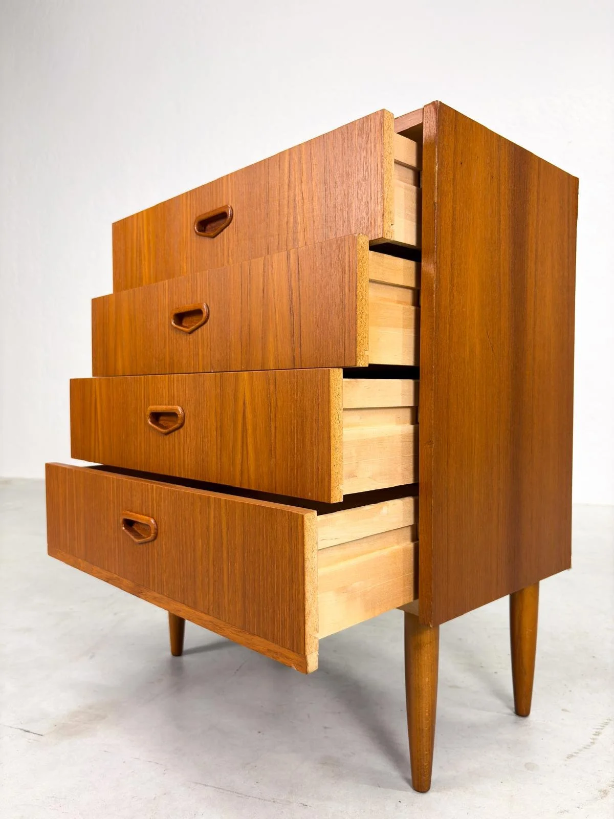 Lage Mid-century Ladekast van Musteringg (11).jpeg