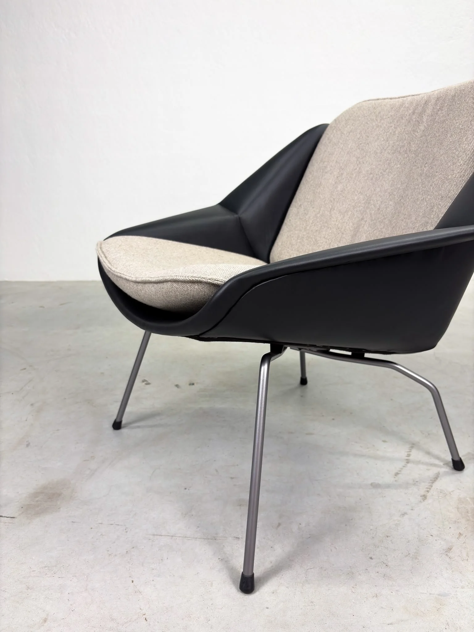 'FM04' Fauteuil van Cees Braakman voor Pastoe (3).jpeg