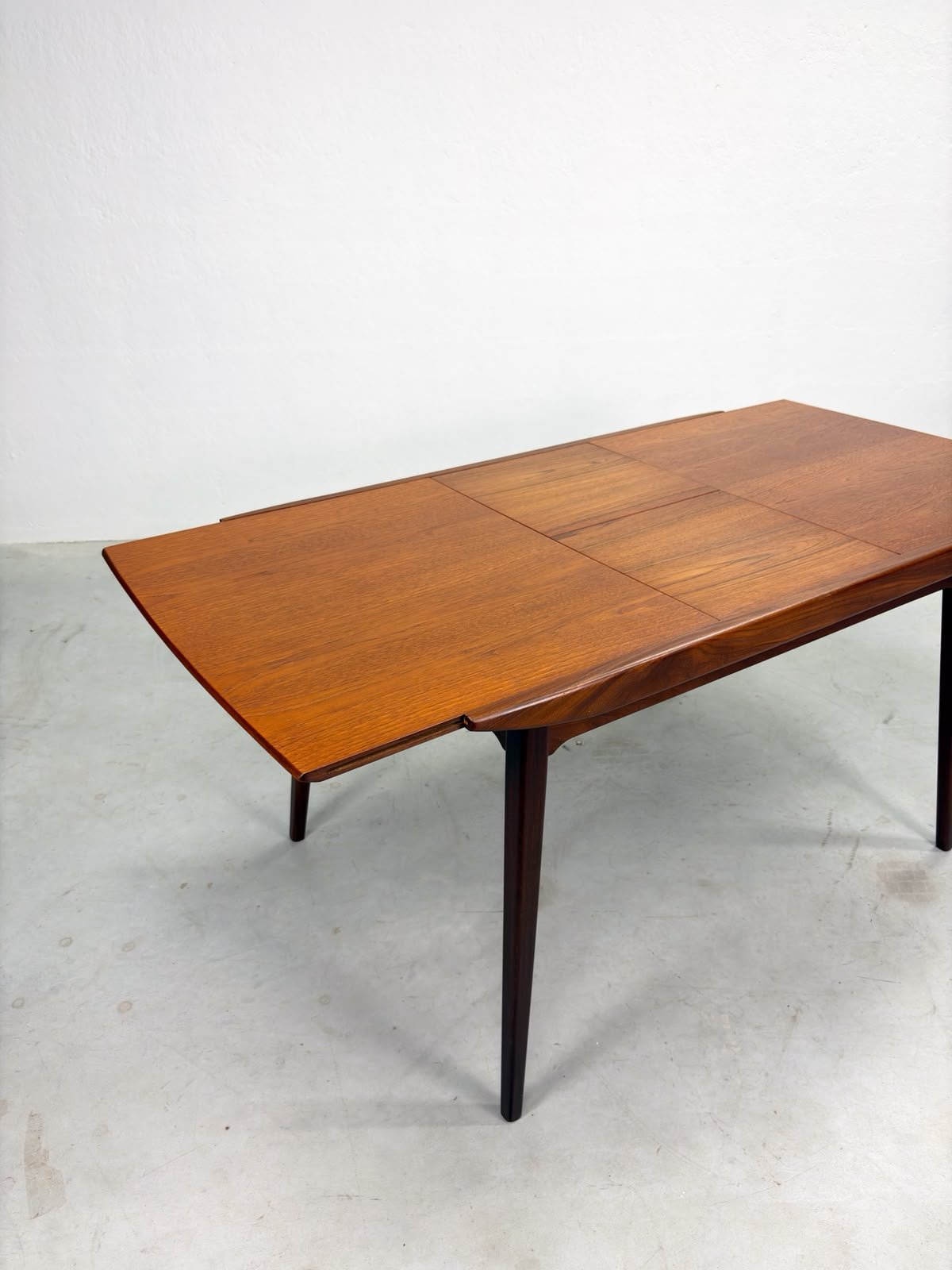 'Milaan' Eettafel van Louis van Teeffelen (19).jpeg