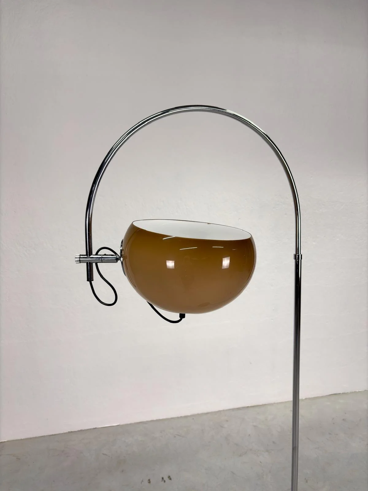 Mid-century Mushroom Arc Vloerlamp van Dijkstra (3).jpeg