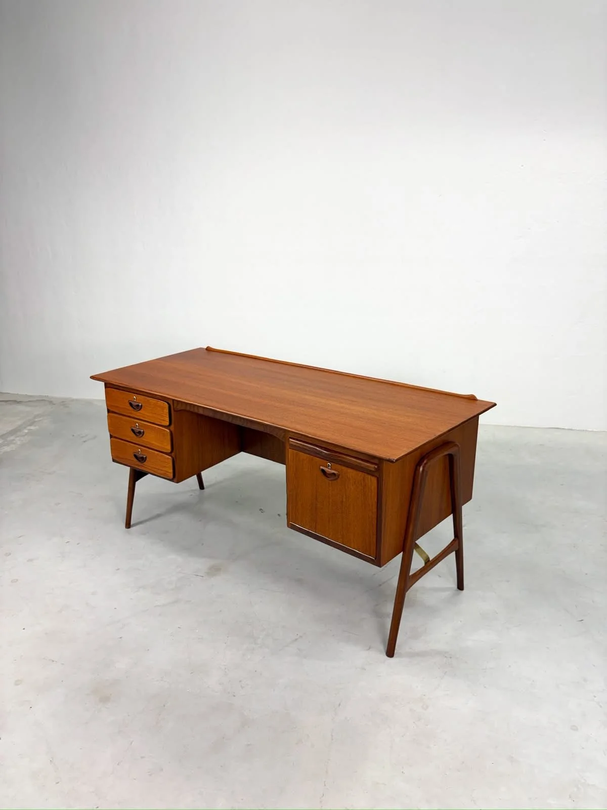 Boomerang Bureau van Louis van Teeffelen voor Wébé (10).jpeg