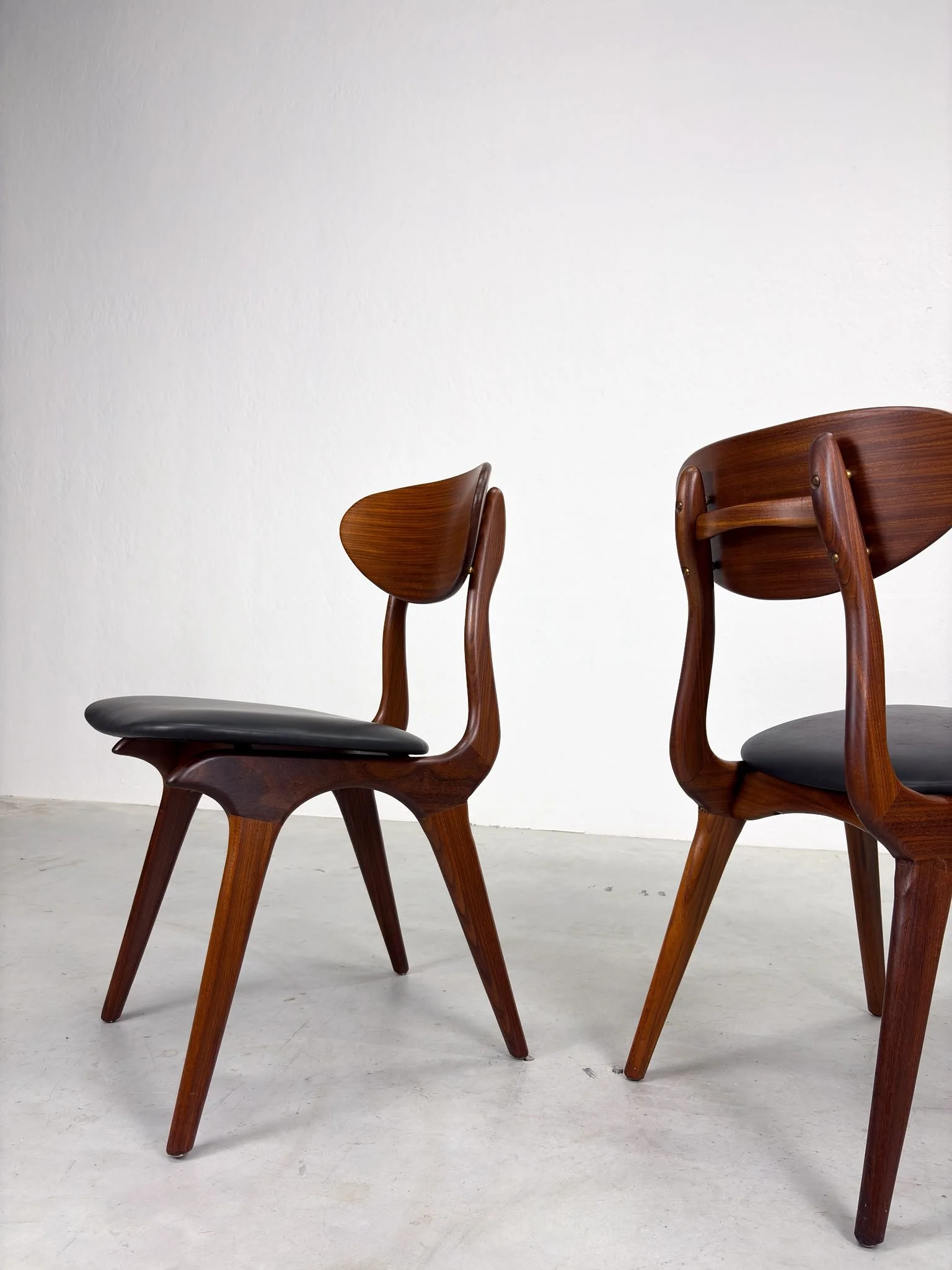 Set 'Snavel' Eetkamerstoelen van Louis van Teeffelen (13).jpeg