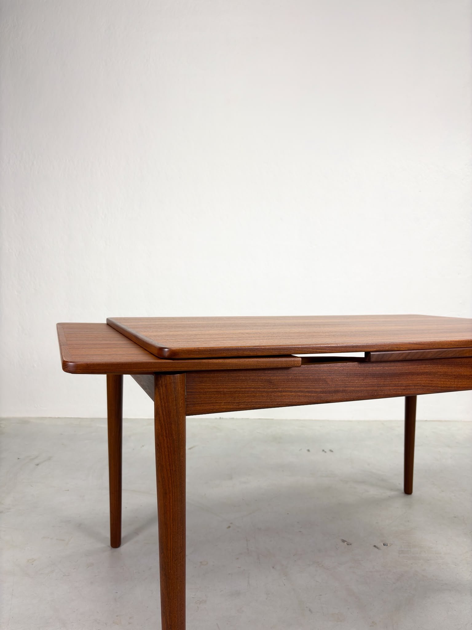 'TT23' Eetkamertafel van Cees Braakman voor Pastoe (17).jpeg