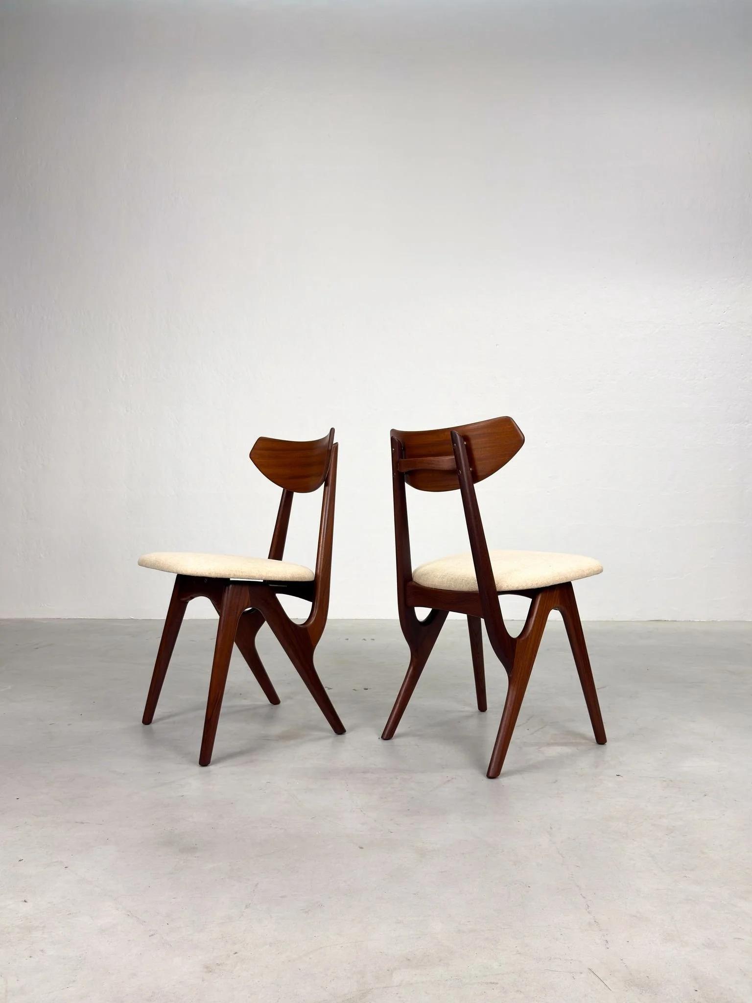 Set Mid-Century Eetkamerstoelen van AwA (8).jpeg