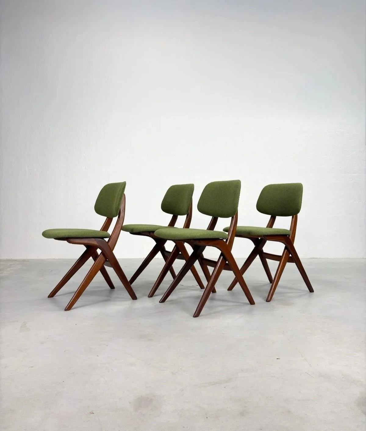 Set+%27Scissor%27+Eetkamerstoelen+van+Louis+van+Teeffelen+%287%29.jpg